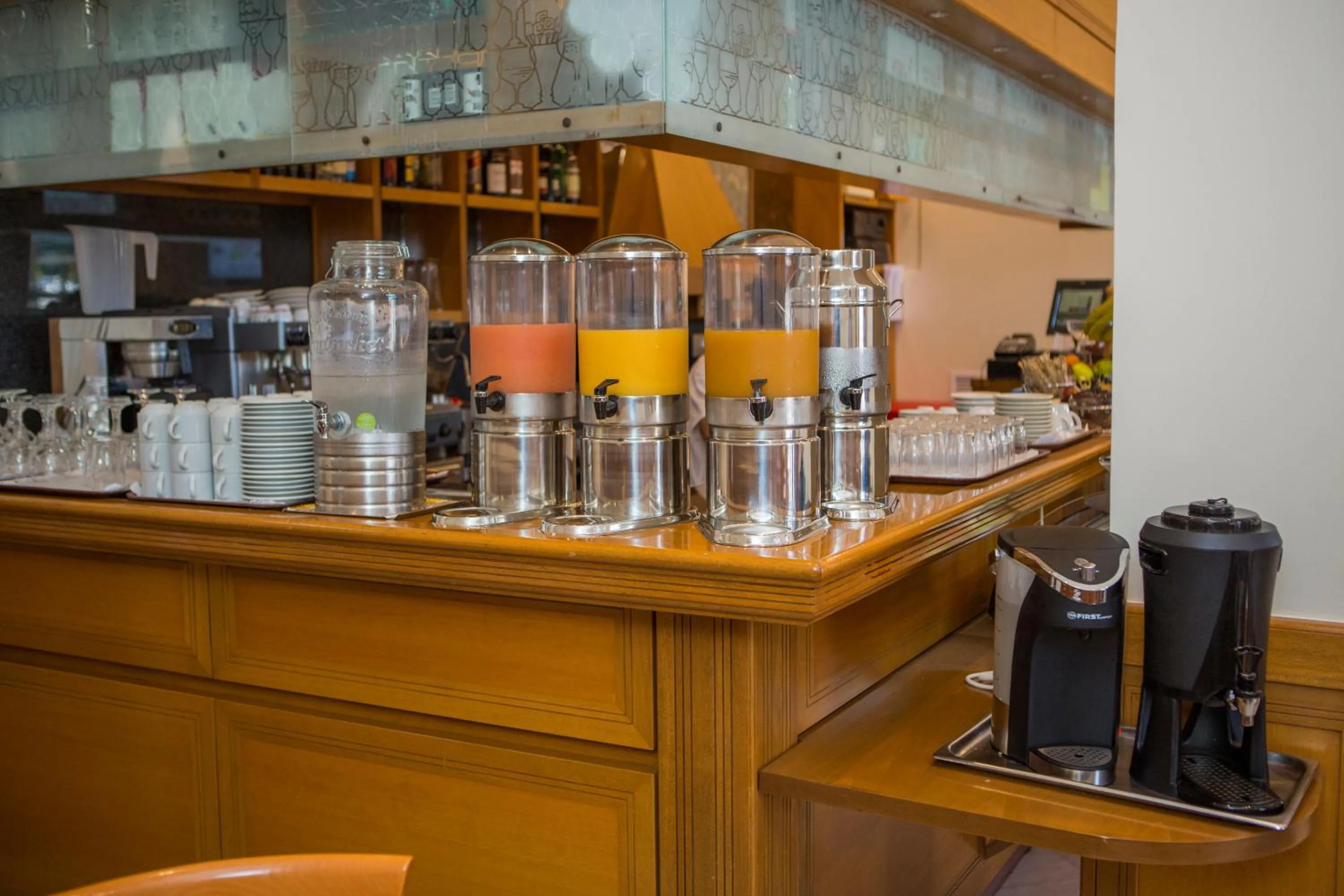 Coffee/tea facilities in Ionian Plaza Hotel & Spa