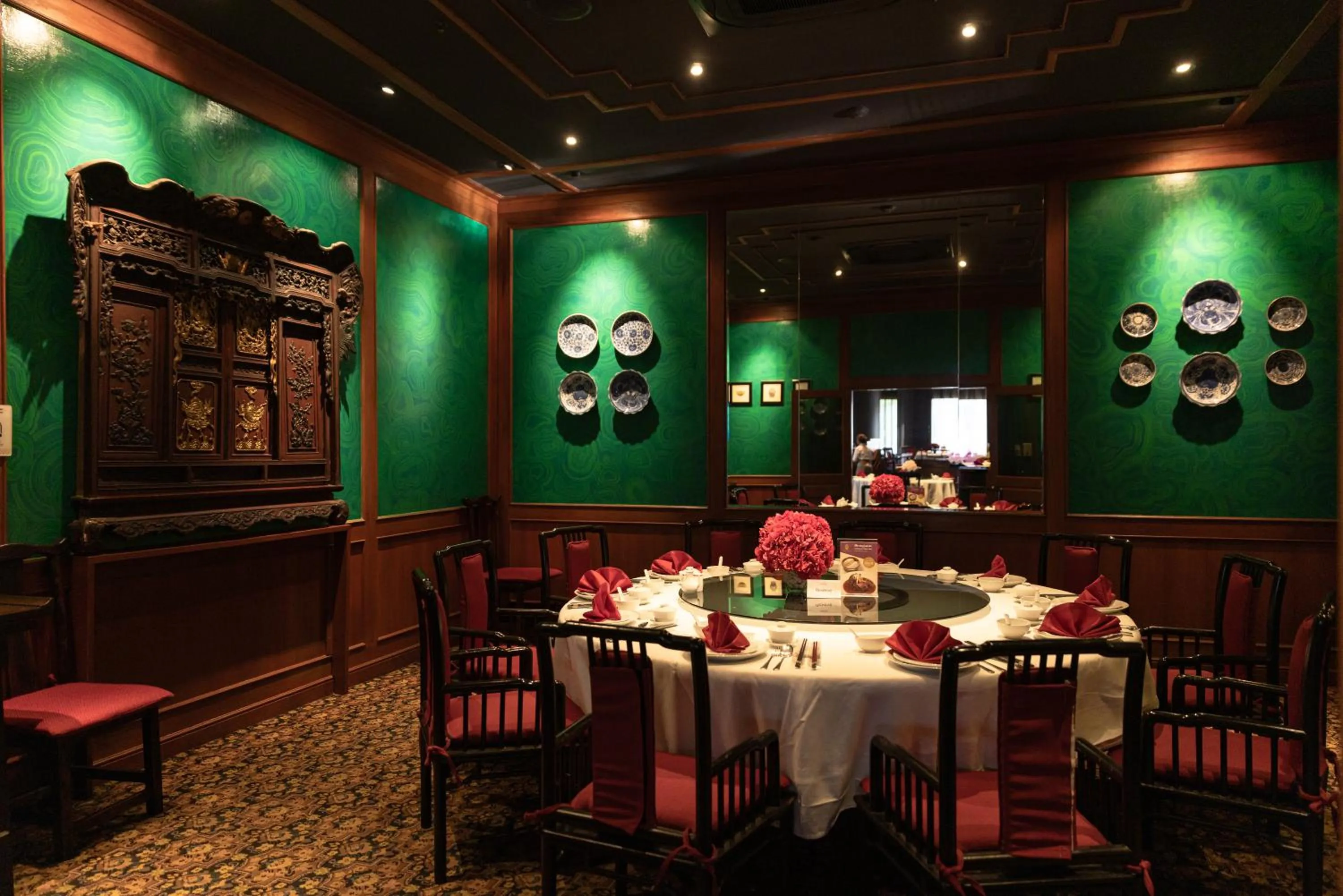 Restaurant/places to eat in Royal Phuket City Hotel