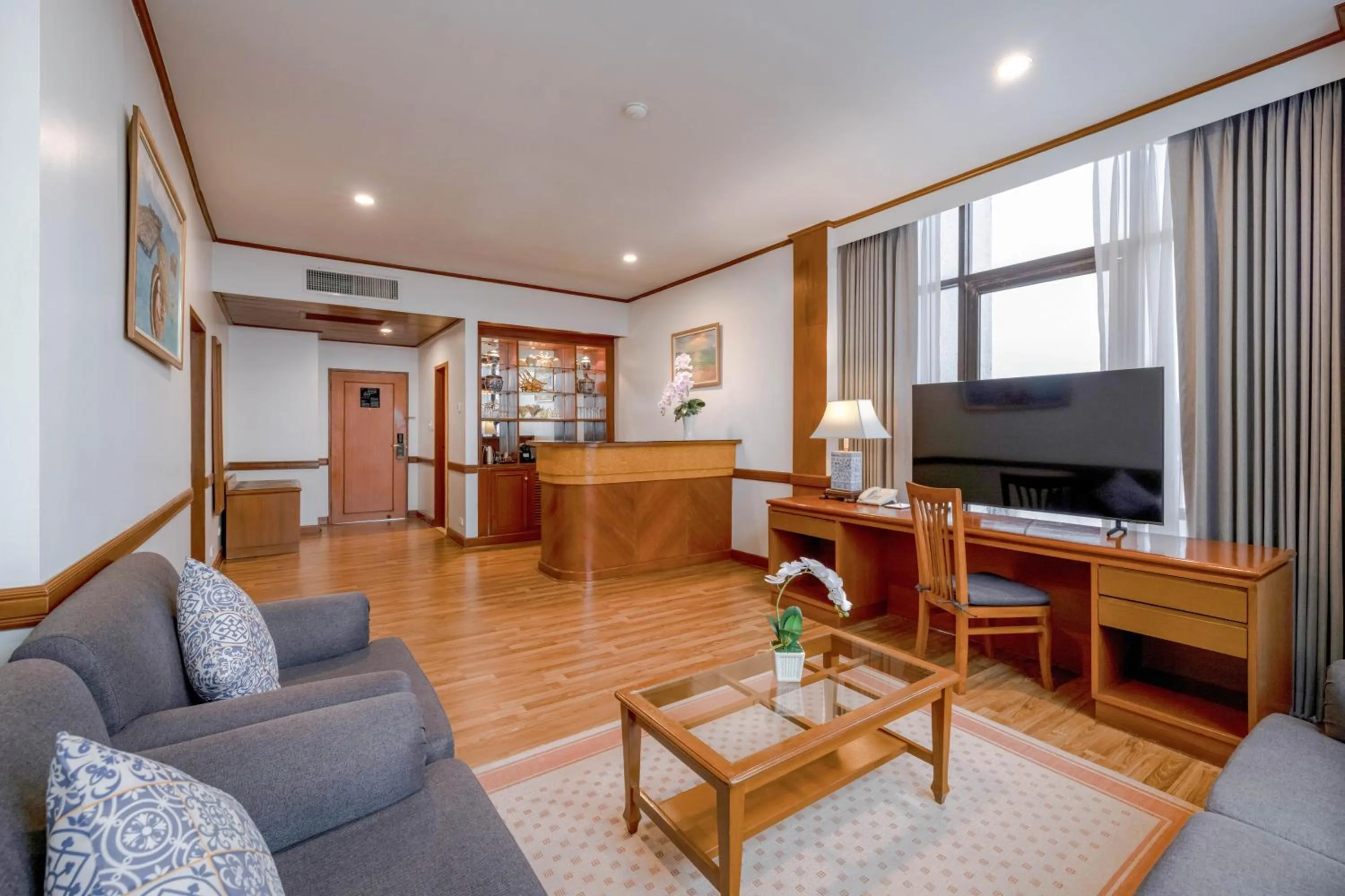 TV and multimedia in Royal Phuket City Hotel