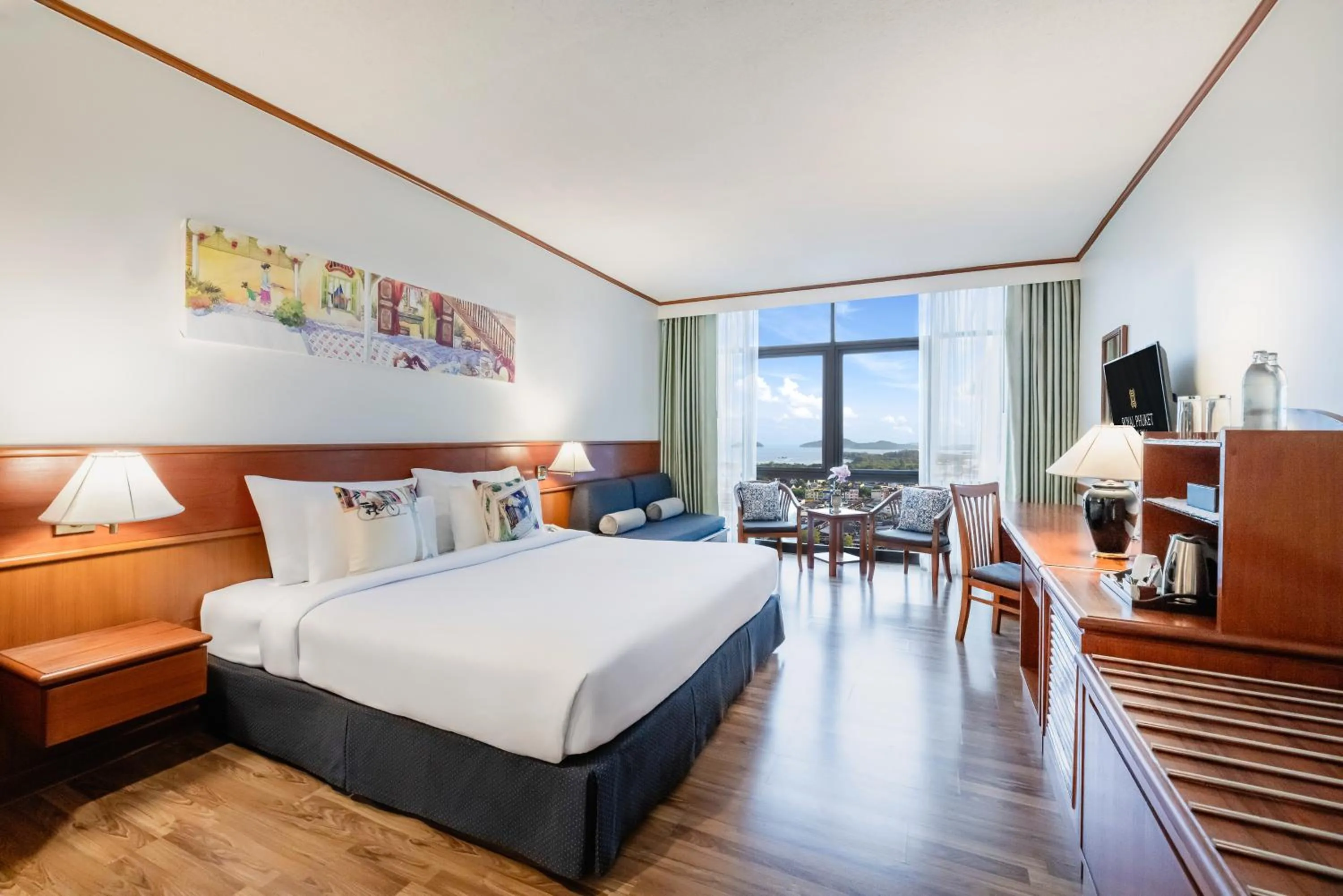 Bed in Royal Phuket City Hotel