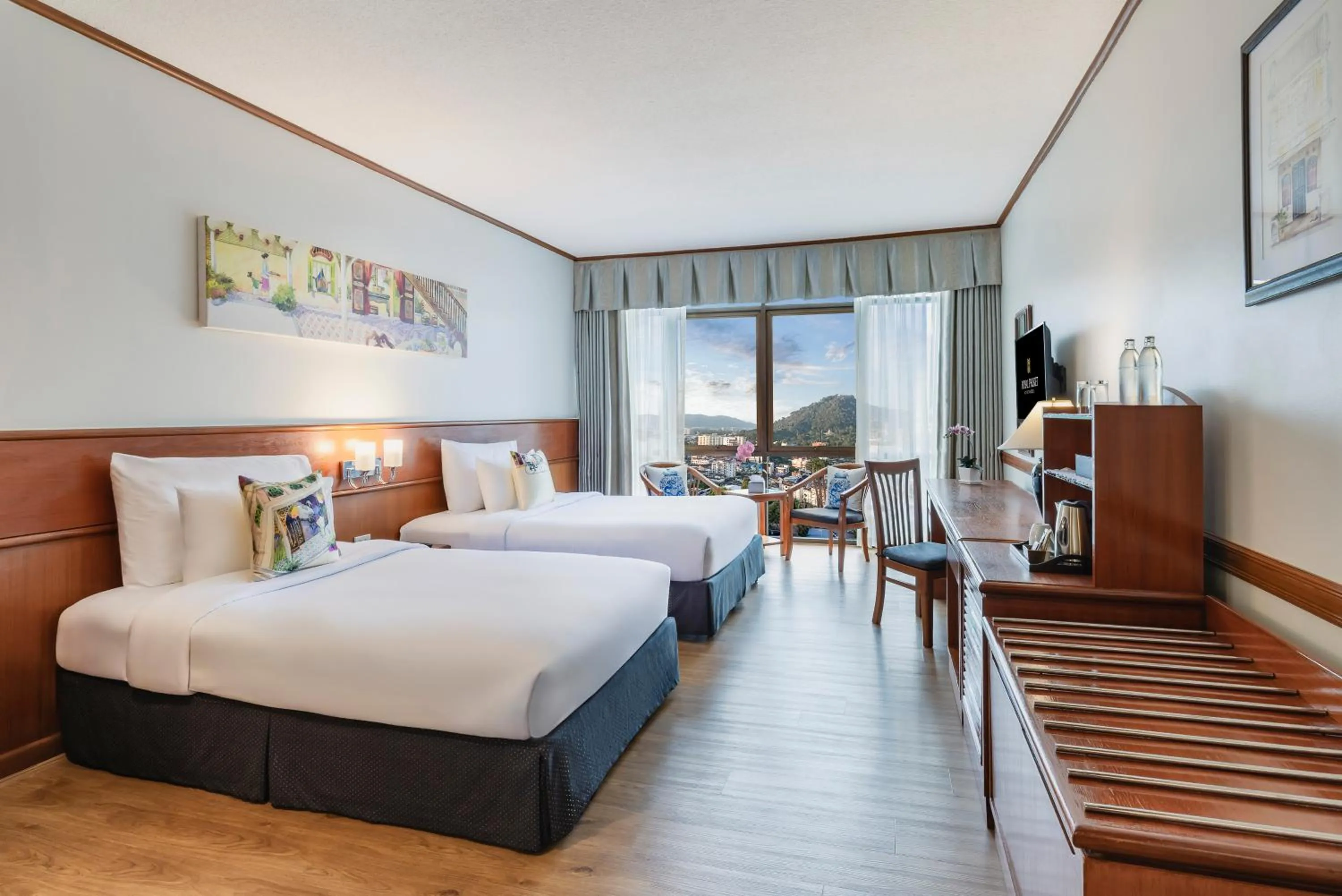 Bed in Royal Phuket City Hotel