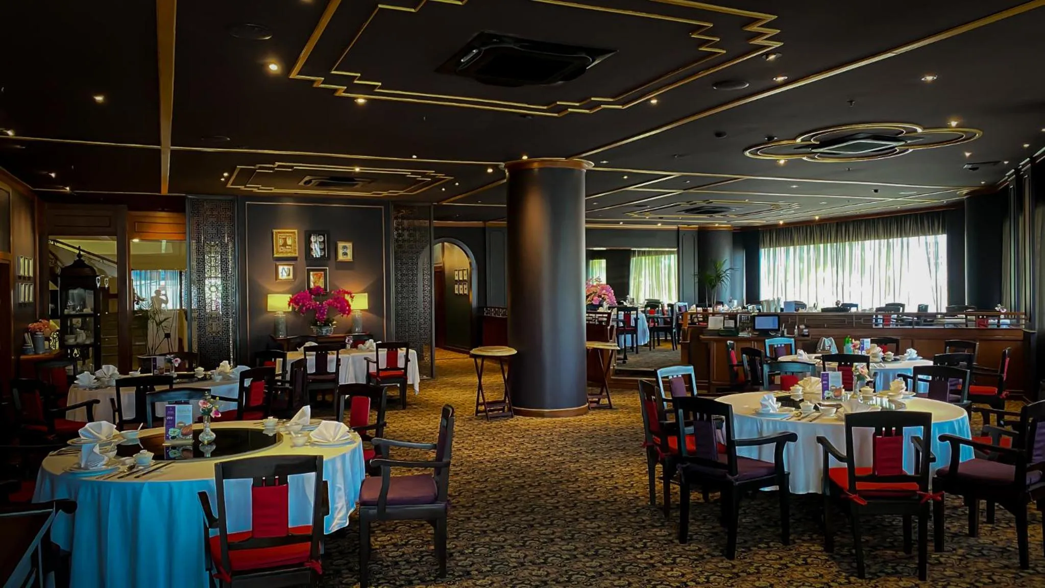 Restaurant/places to eat in Royal Phuket City Hotel