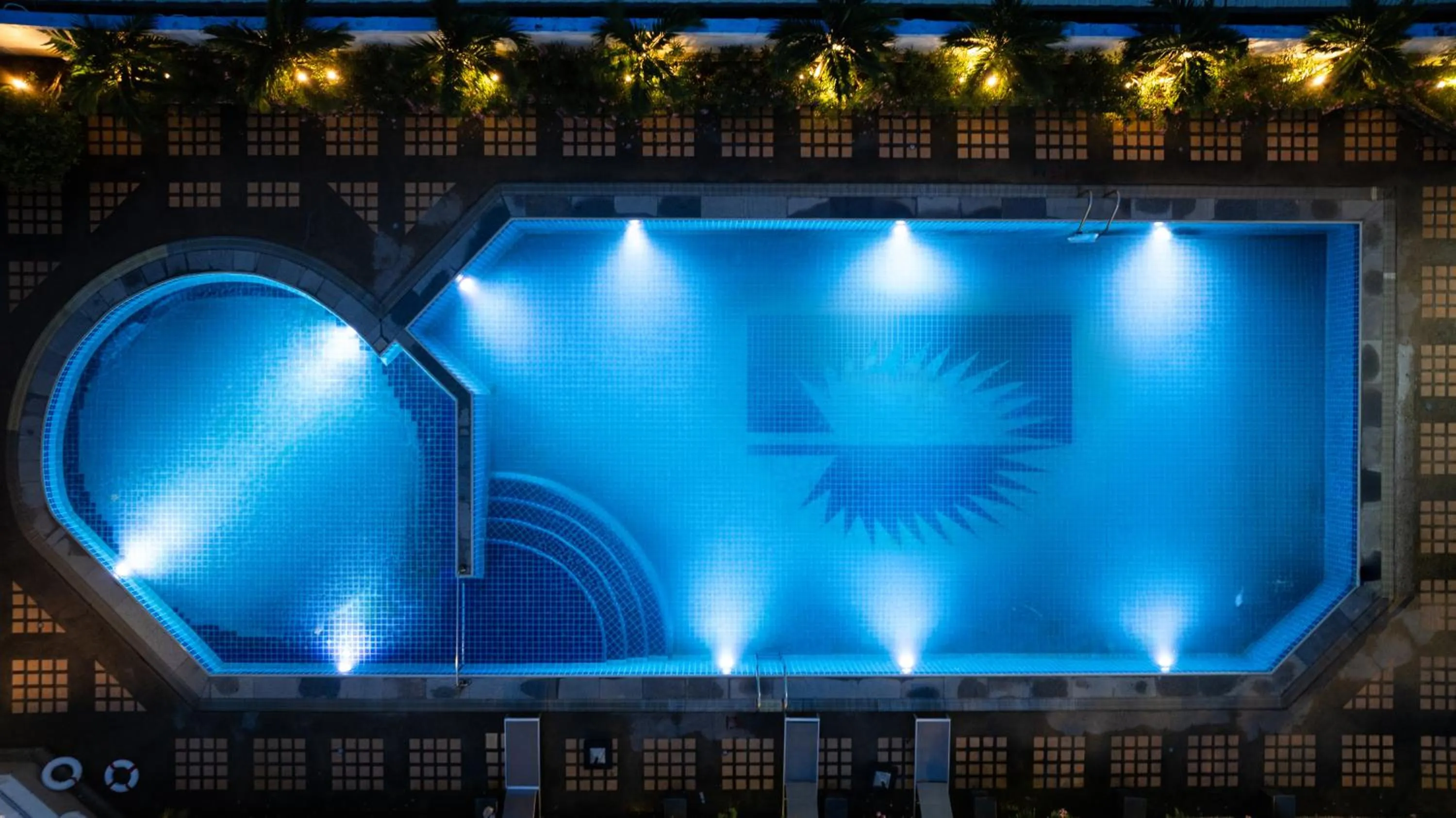 Swimming pool in Royal Phuket City Hotel