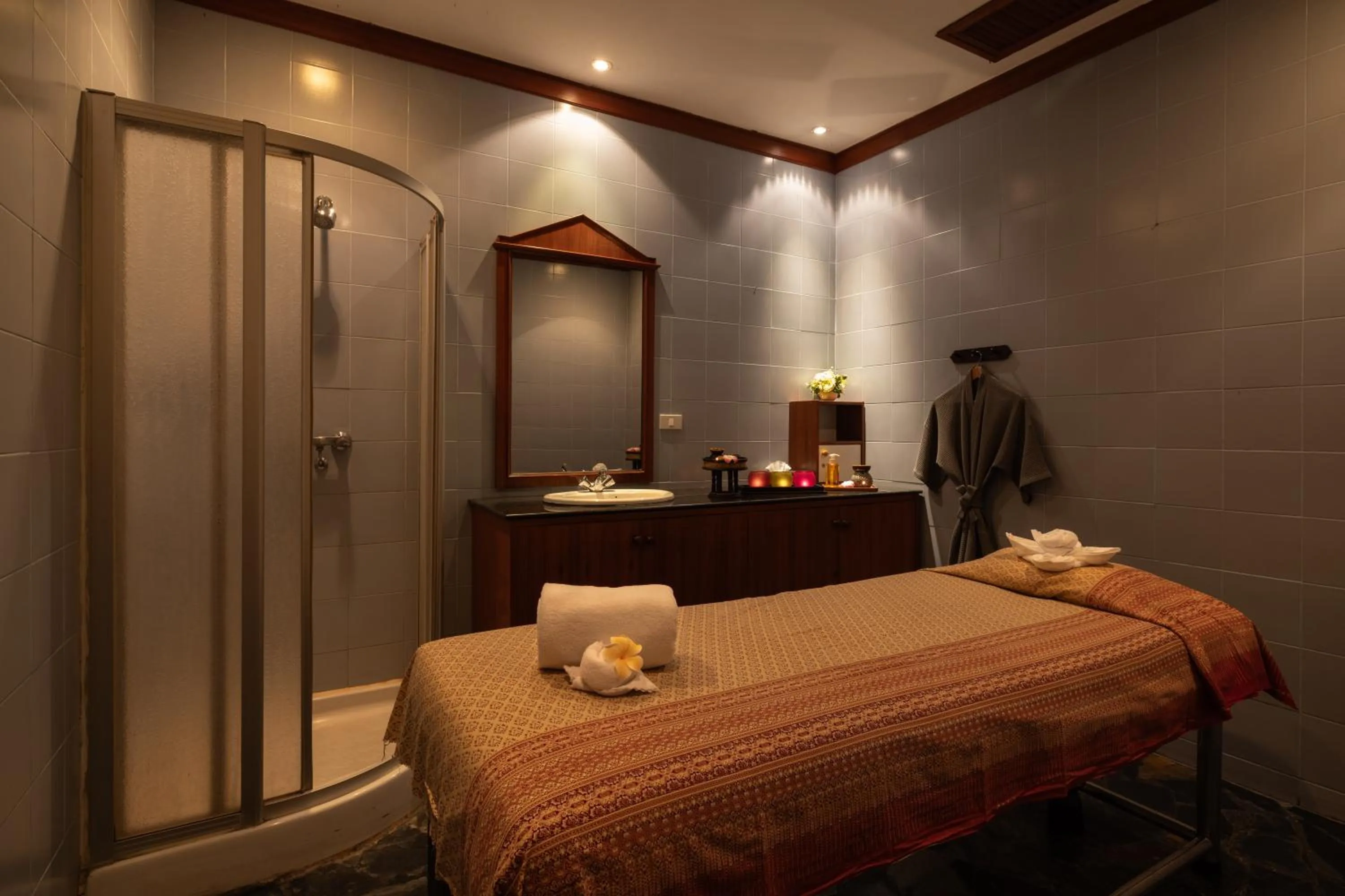 Massage, Bed in Royal Phuket City Hotel