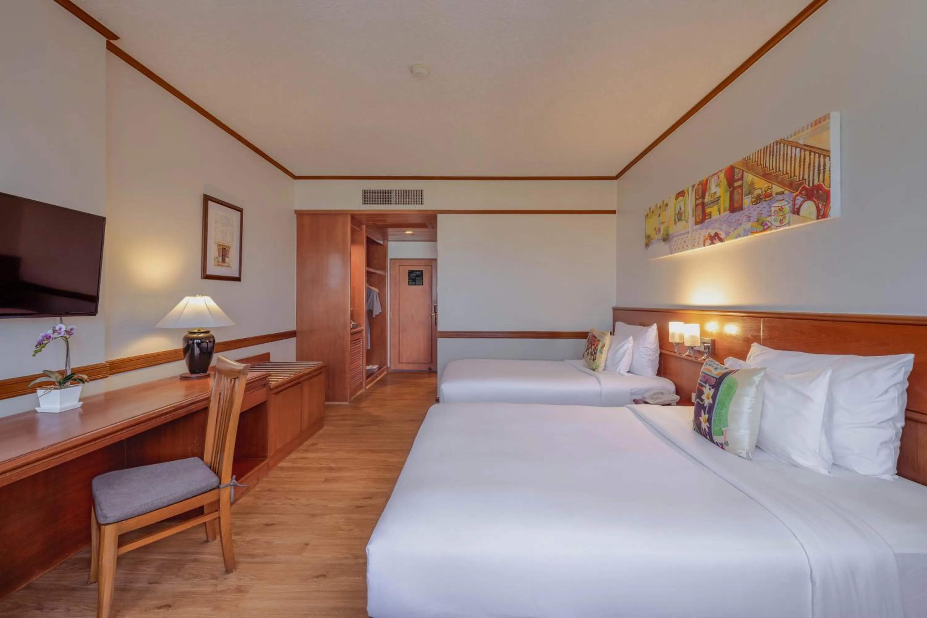 Bed in Royal Phuket City Hotel