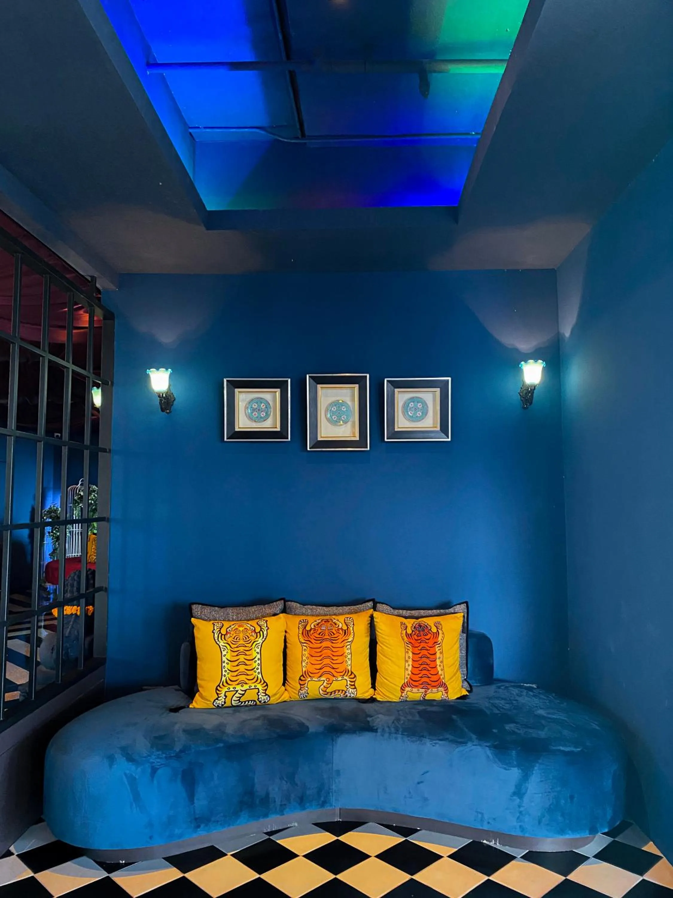 Restaurant/places to eat, Bed in Royal Phuket City Hotel