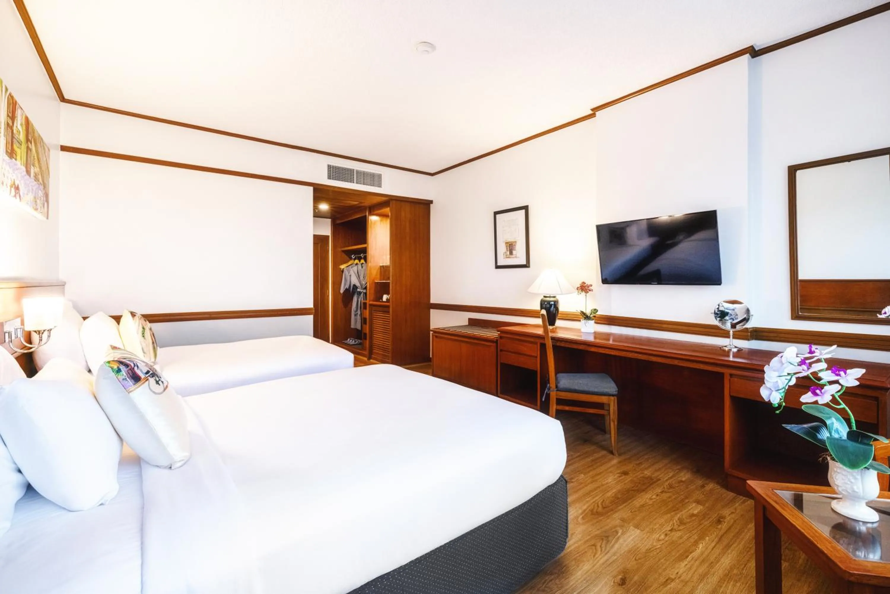 Bed in Royal Phuket City Hotel