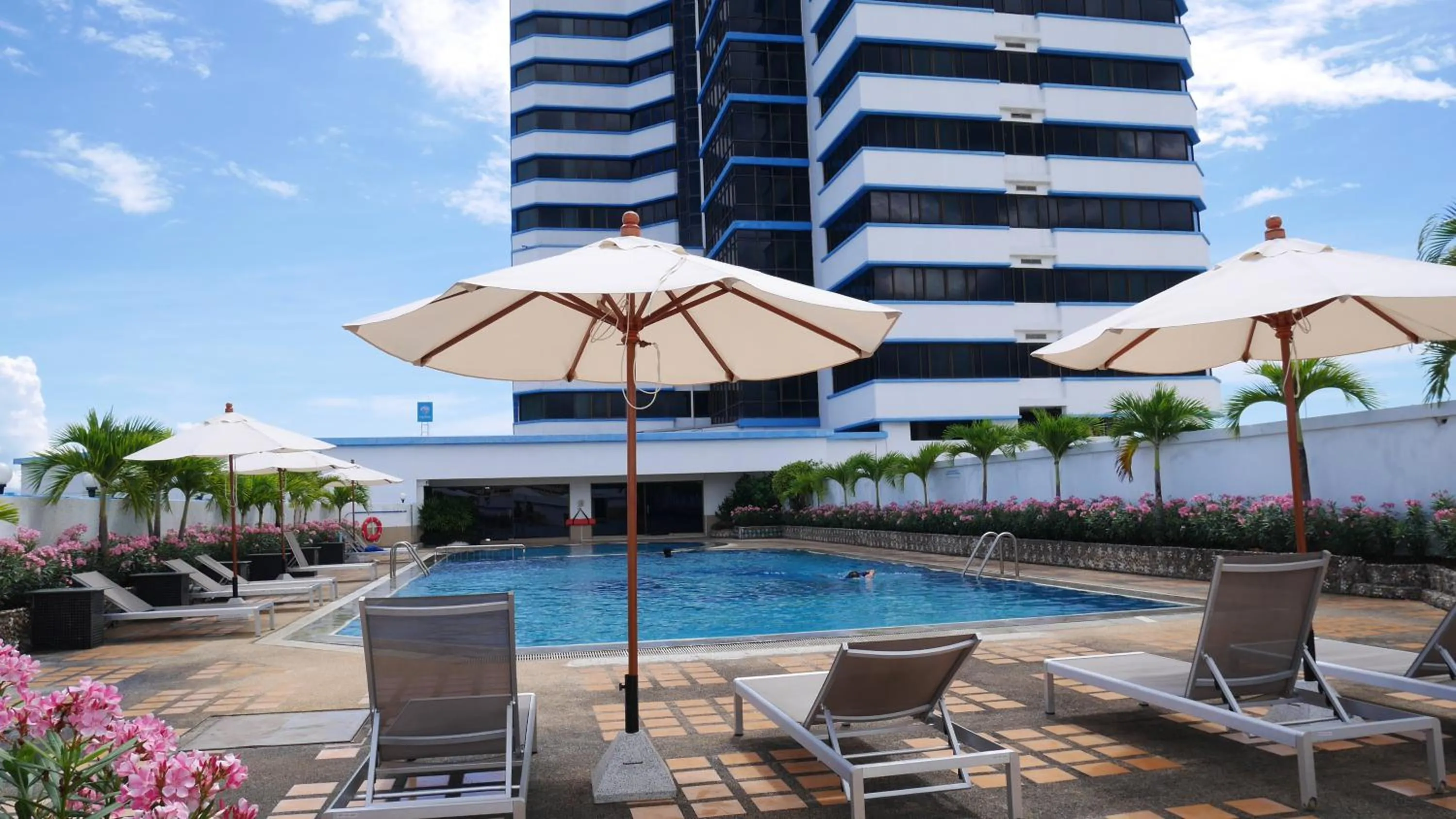 Swimming pool in Royal Phuket City Hotel