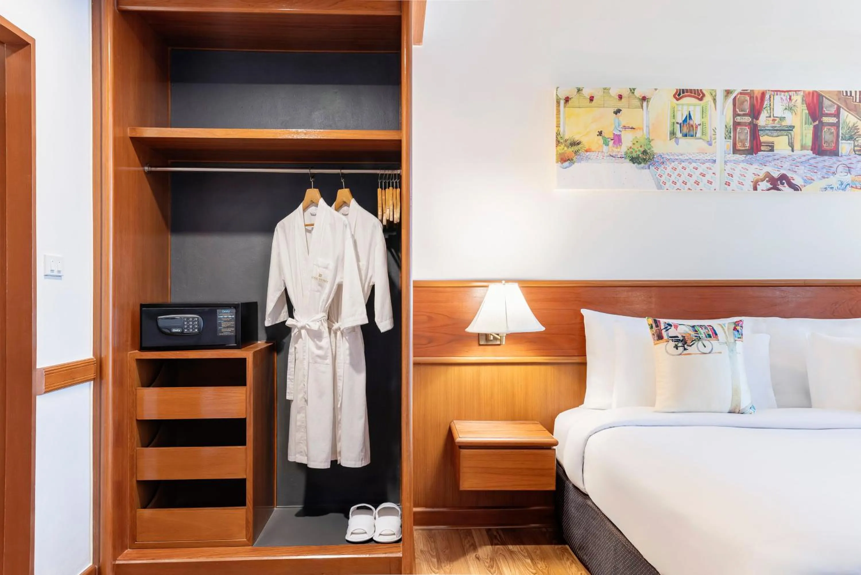 Bedroom, Bed in Royal Phuket City Hotel