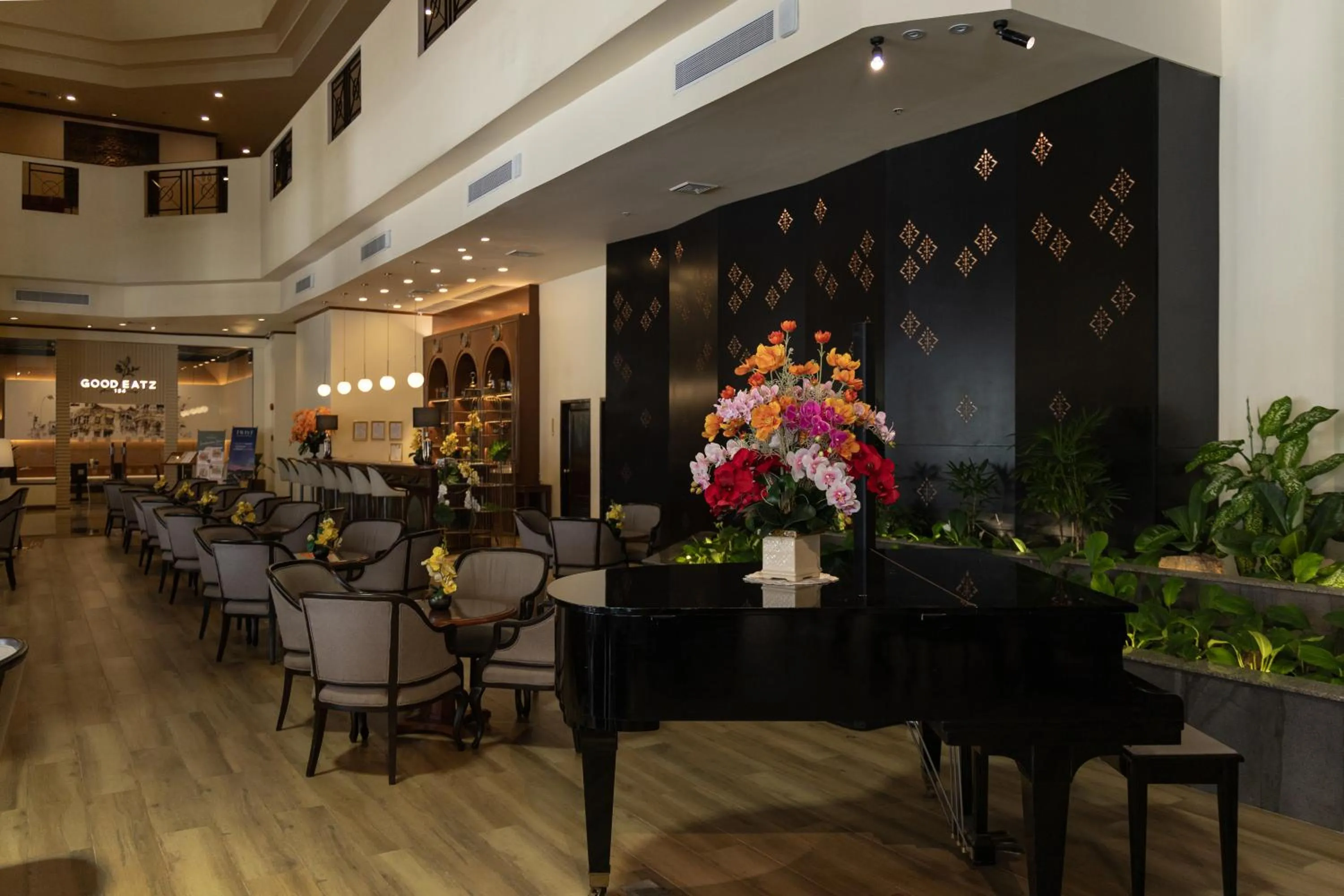 Restaurant/places to eat in Royal Phuket City Hotel