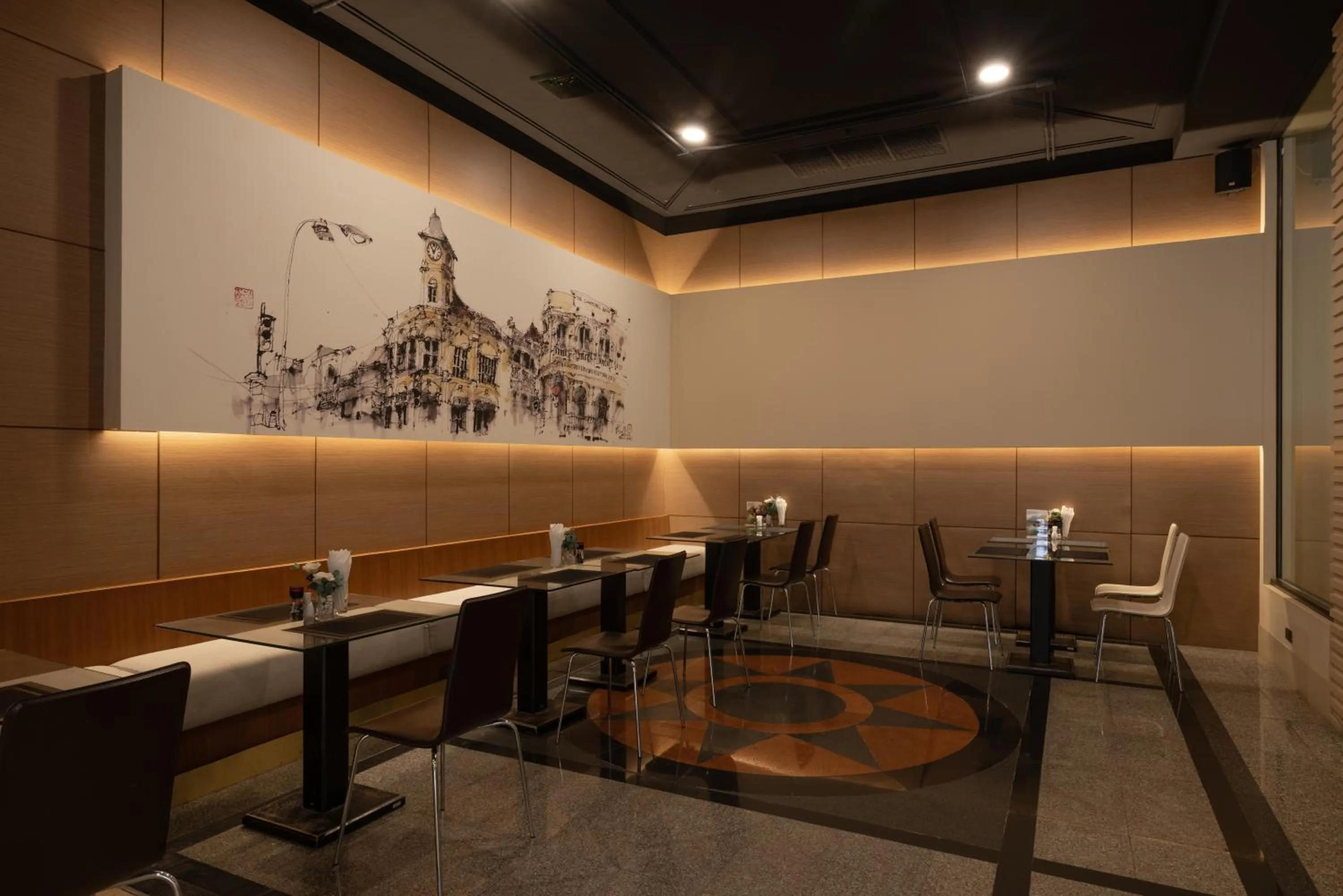 Restaurant/places to eat in Royal Phuket City Hotel