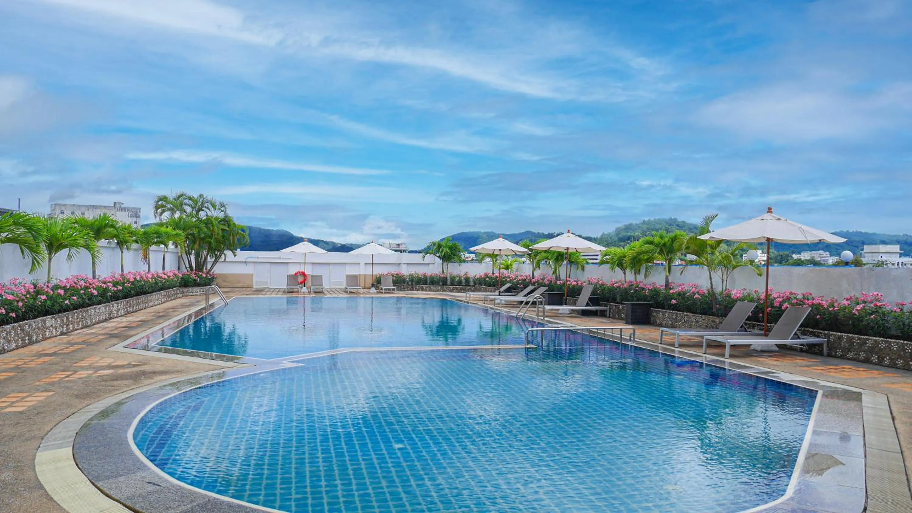 Swimming pool in Royal Phuket City Hotel