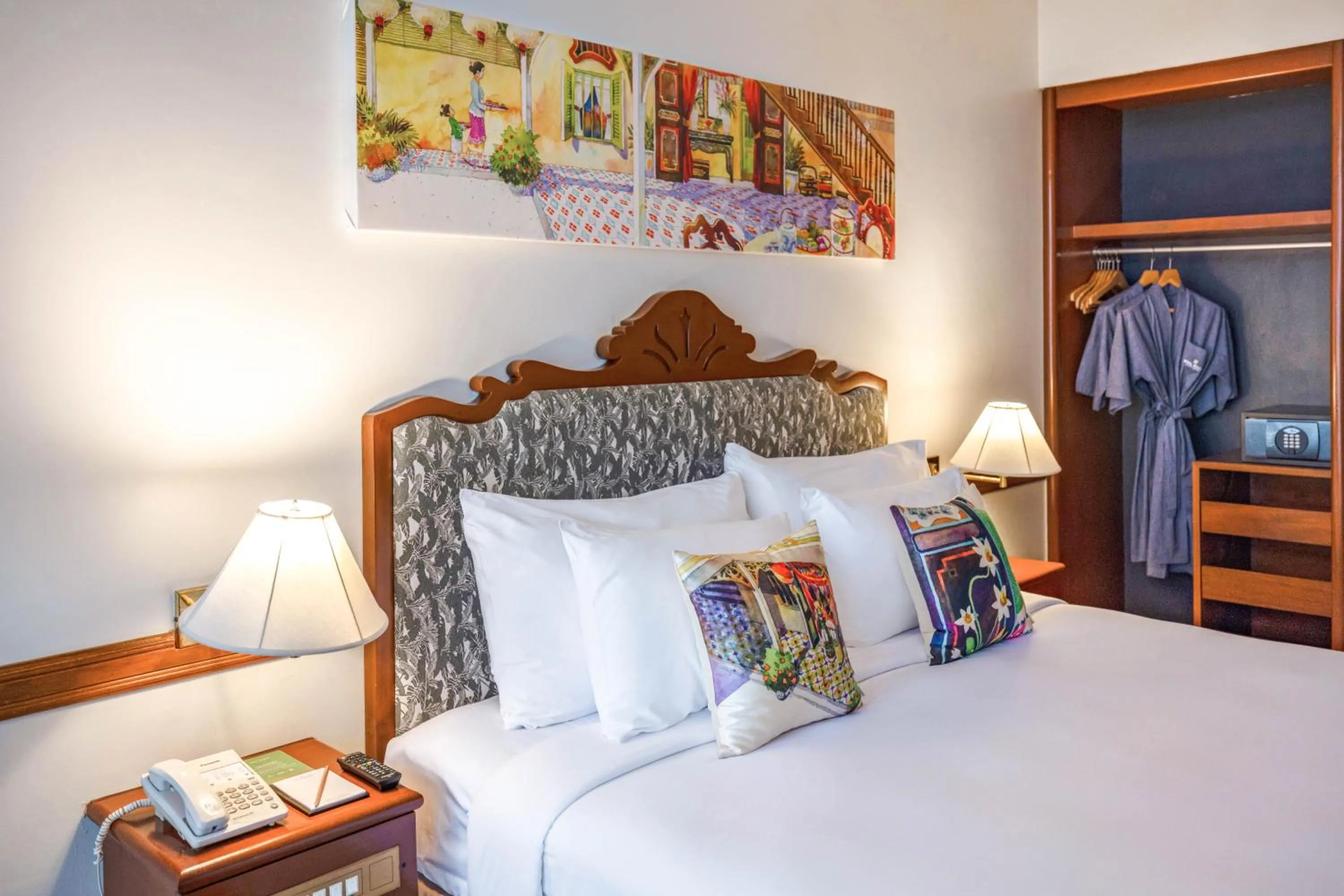 Bed in Royal Phuket City Hotel