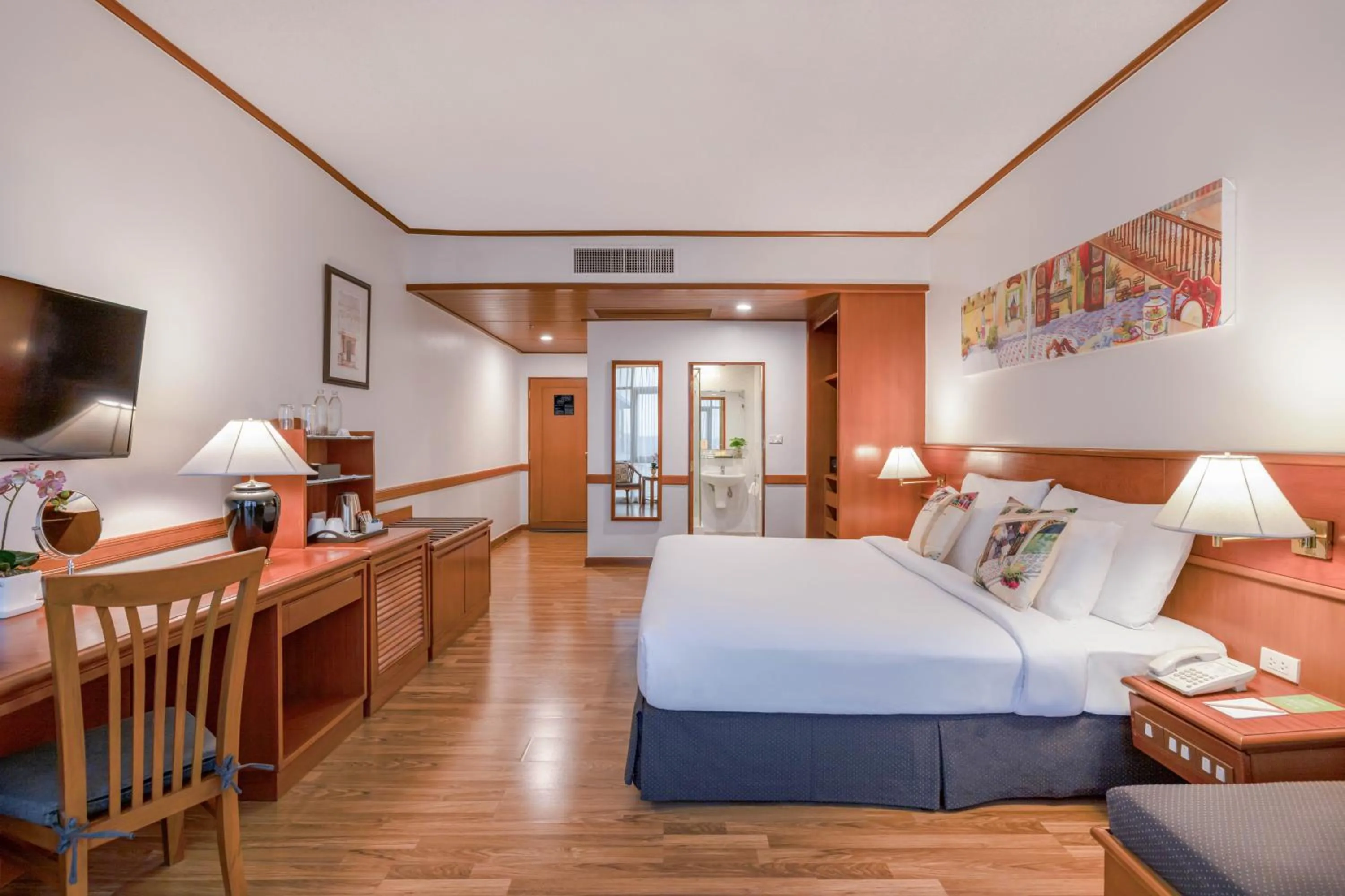 Bed in Royal Phuket City Hotel