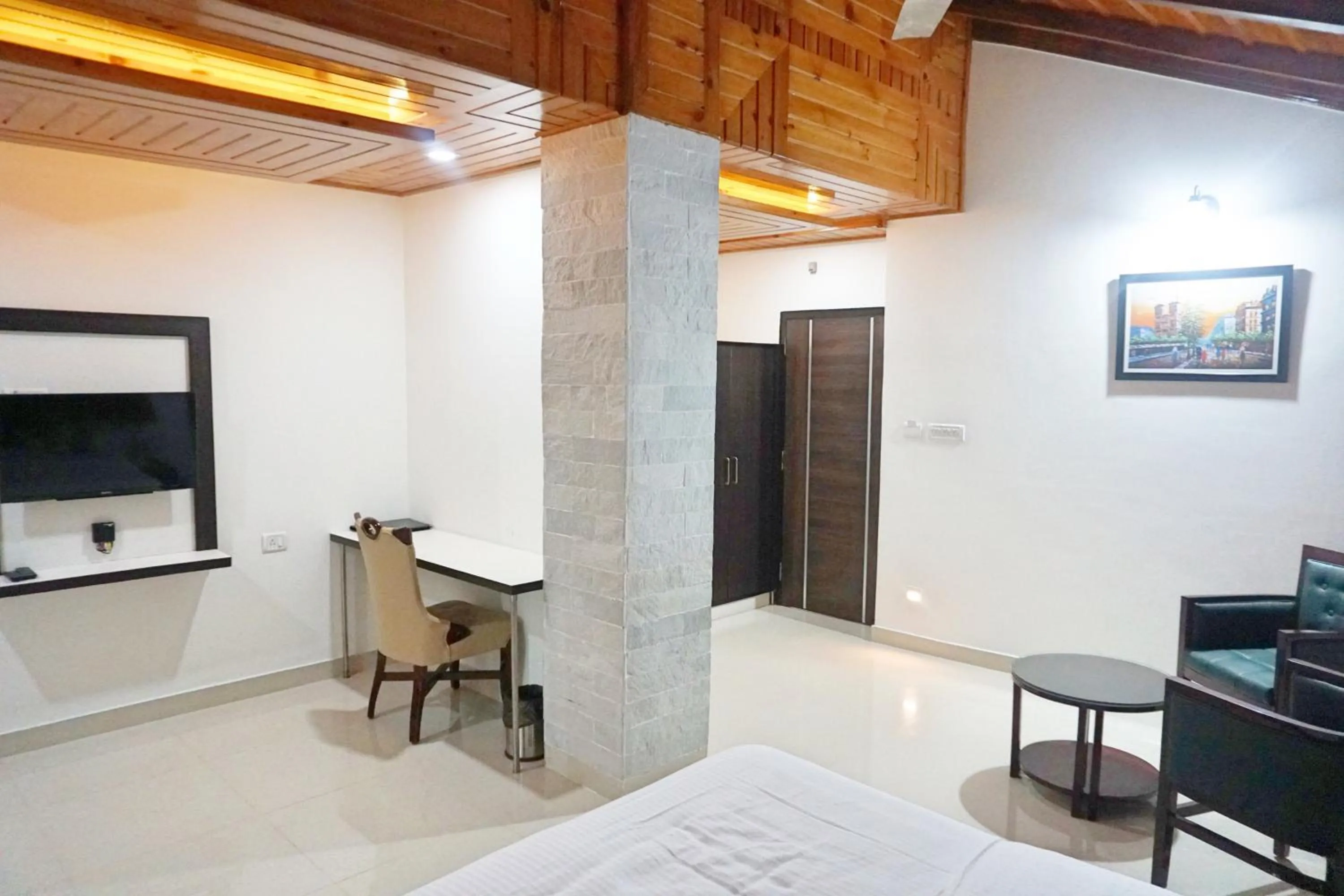 Bed in Ess & Bee Resorts