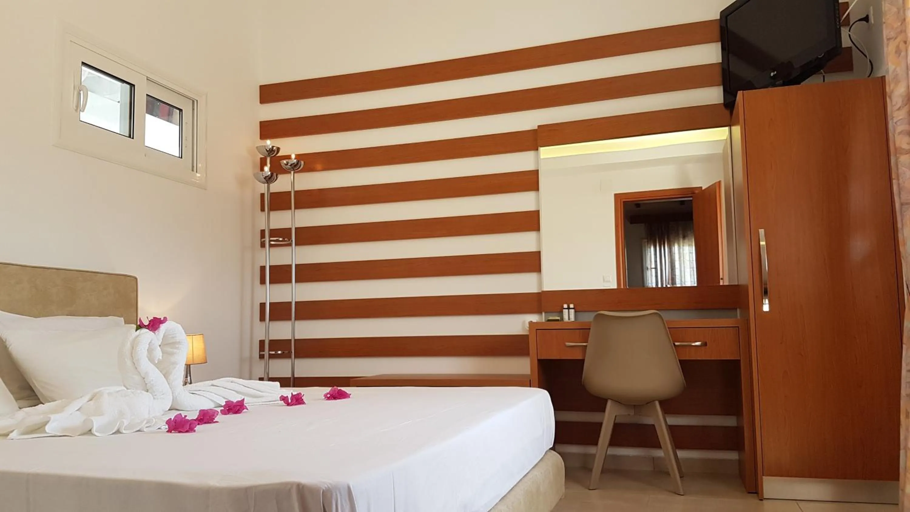 Photo of the whole room in Paul's Garden Studios