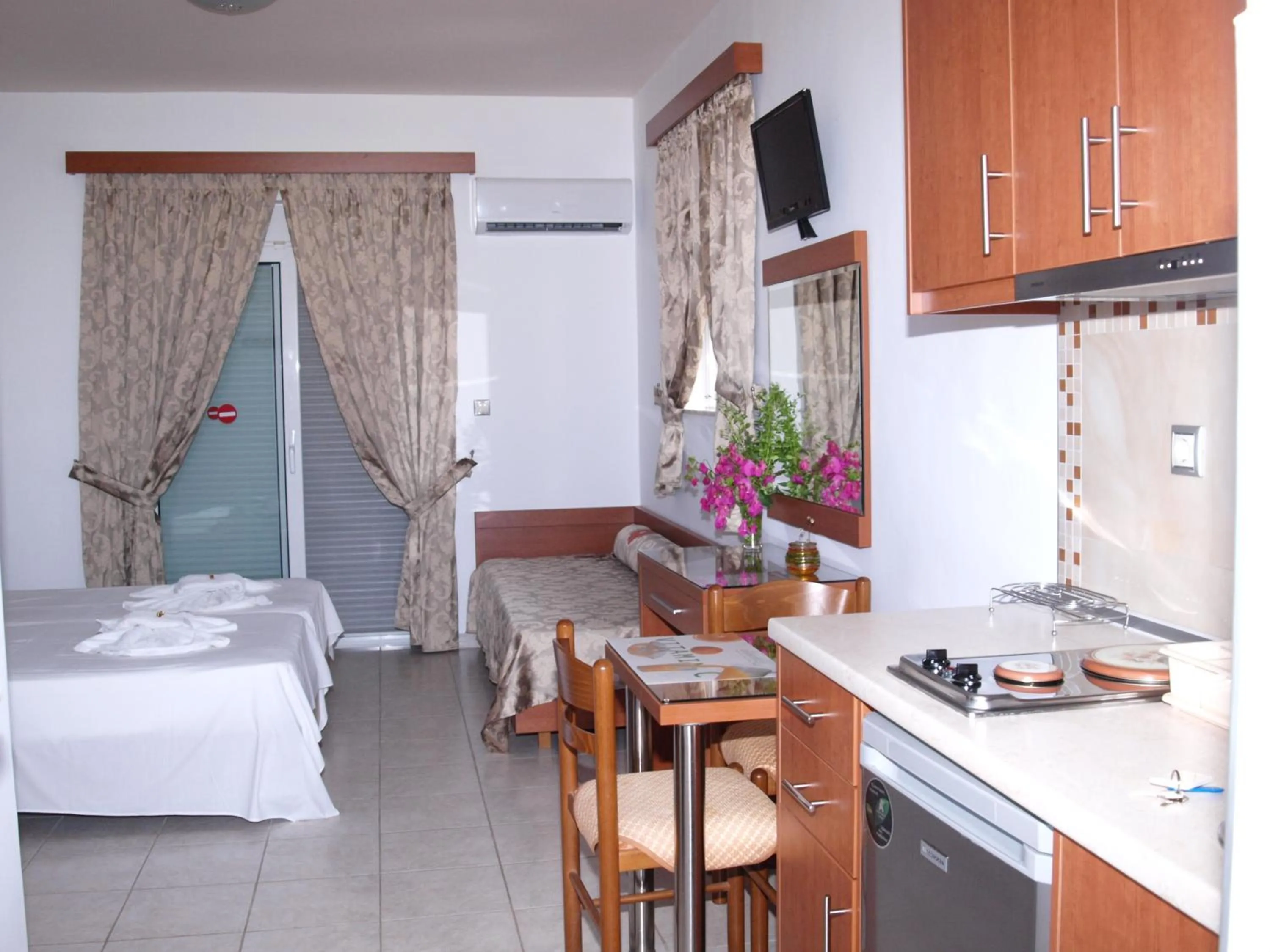 Kitchen or kitchenette in Paul's Garden Studios