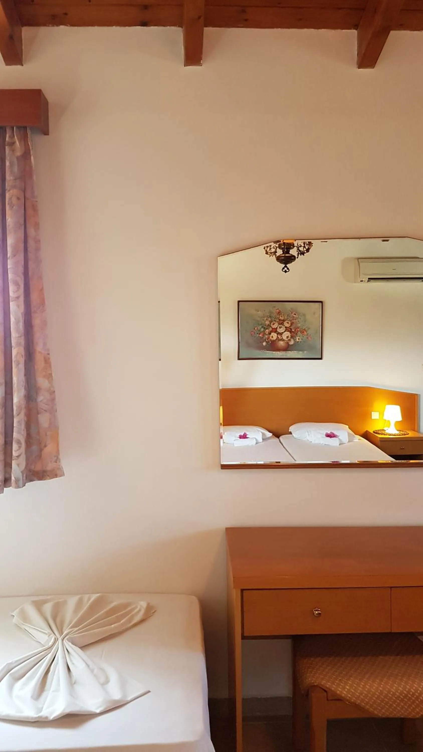 hair dresser in Paul's Garden Studios