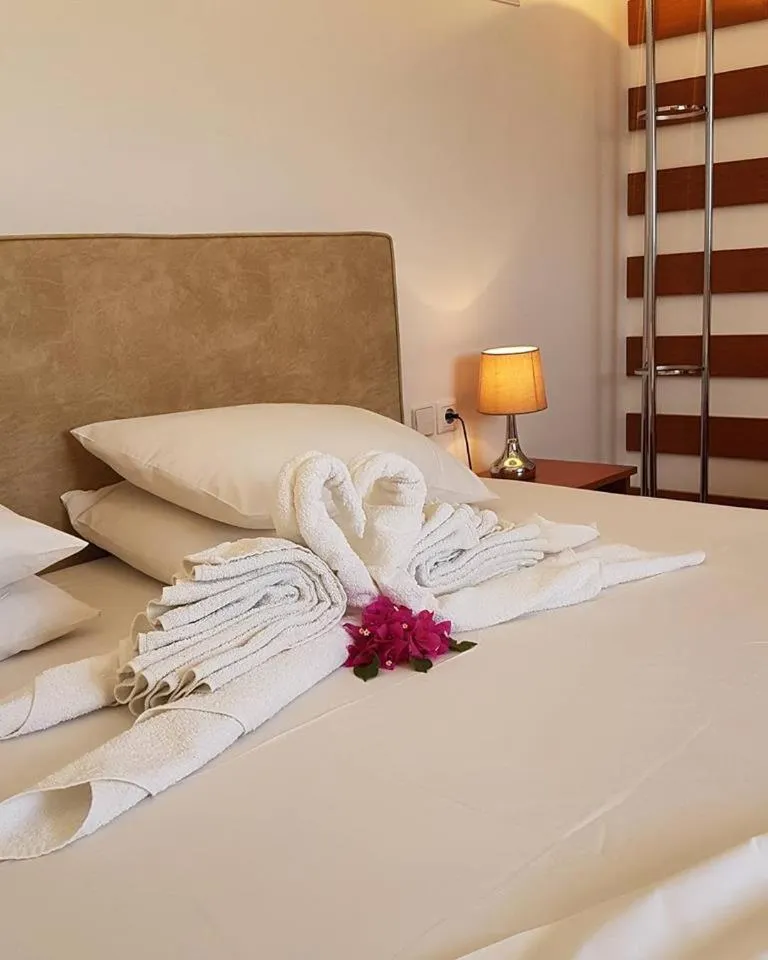 Bed in Paul's Garden Studios