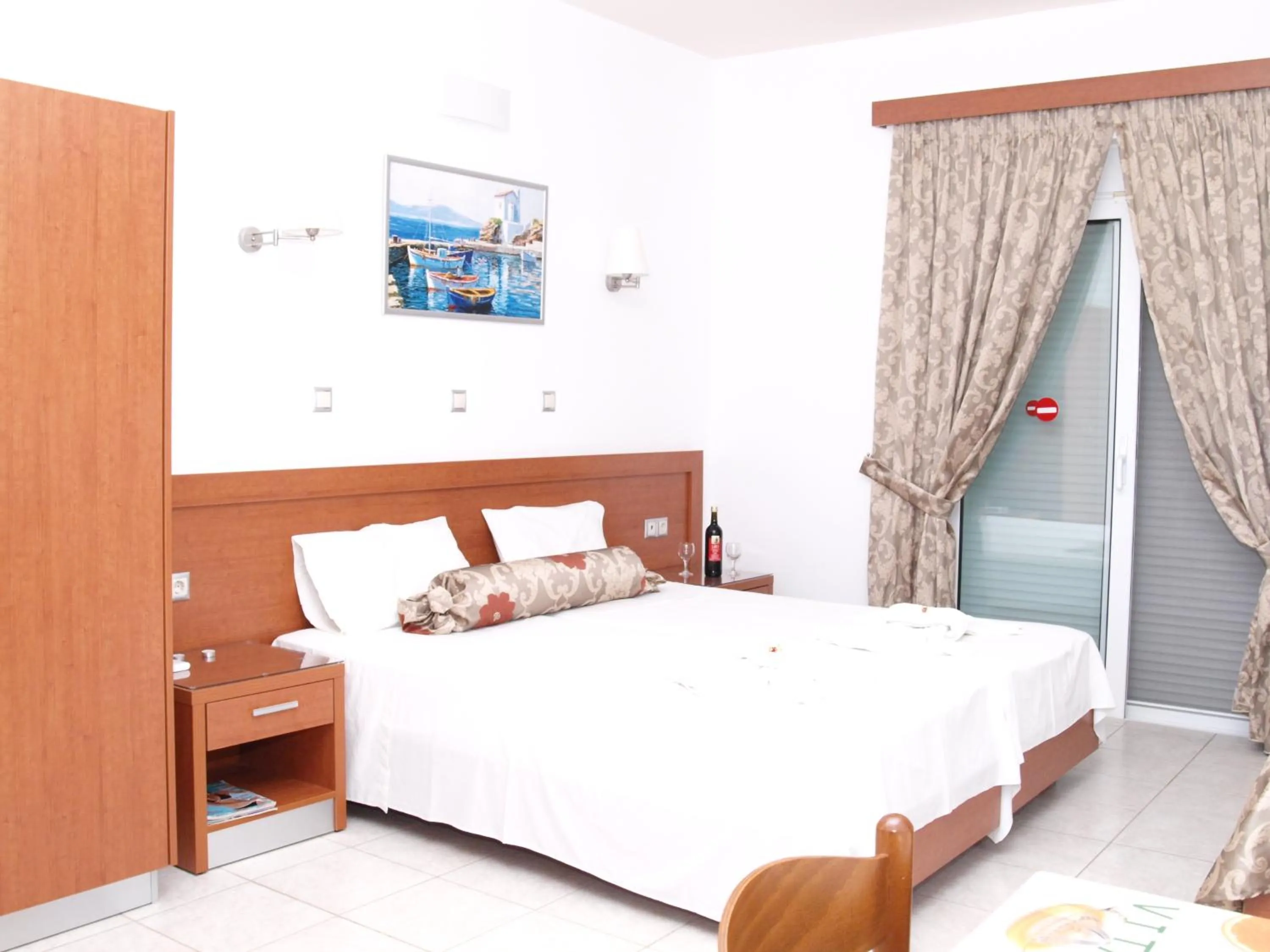 Bed in Paul's Garden Studios