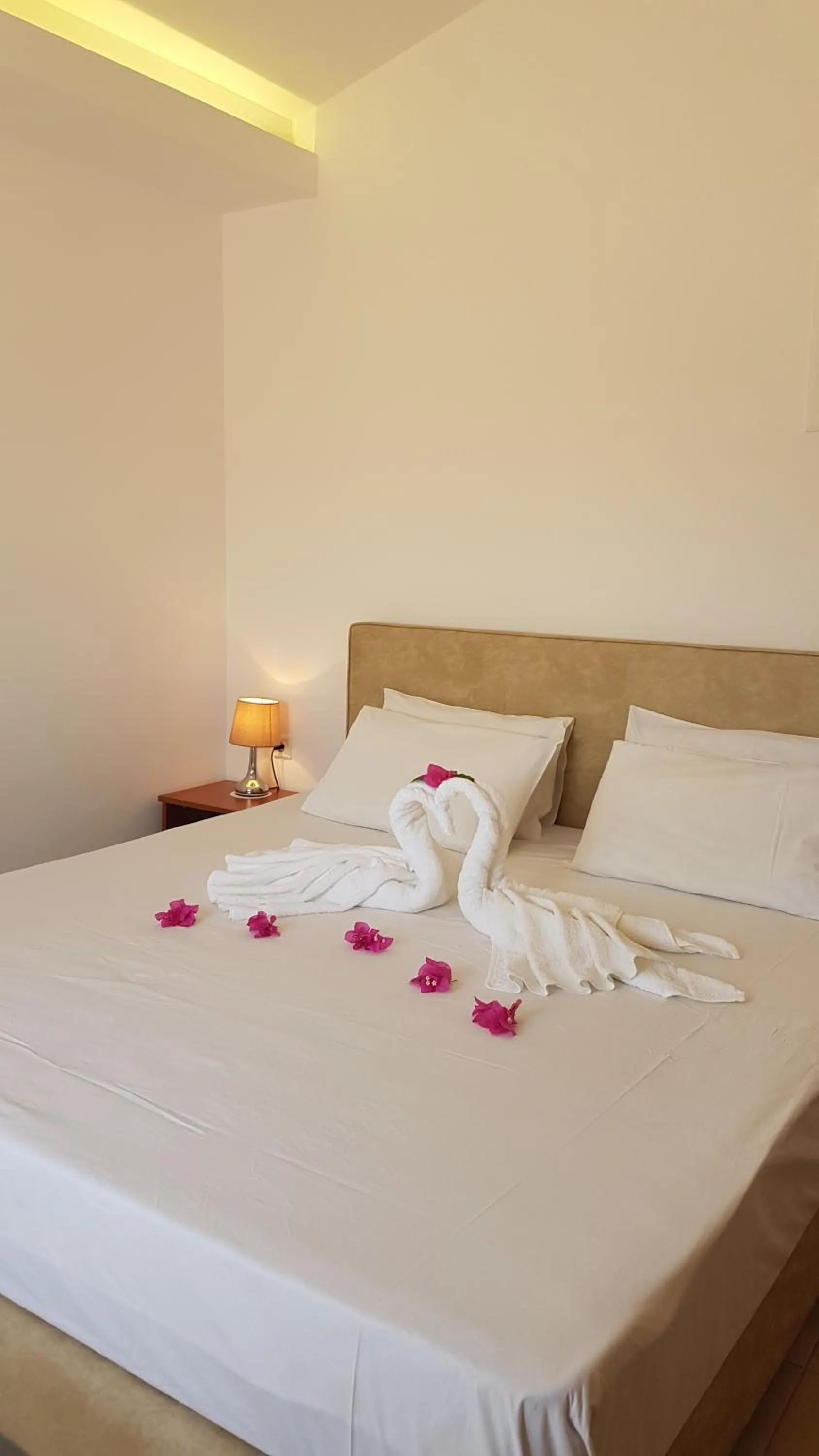 Bed in Paul's Garden Studios