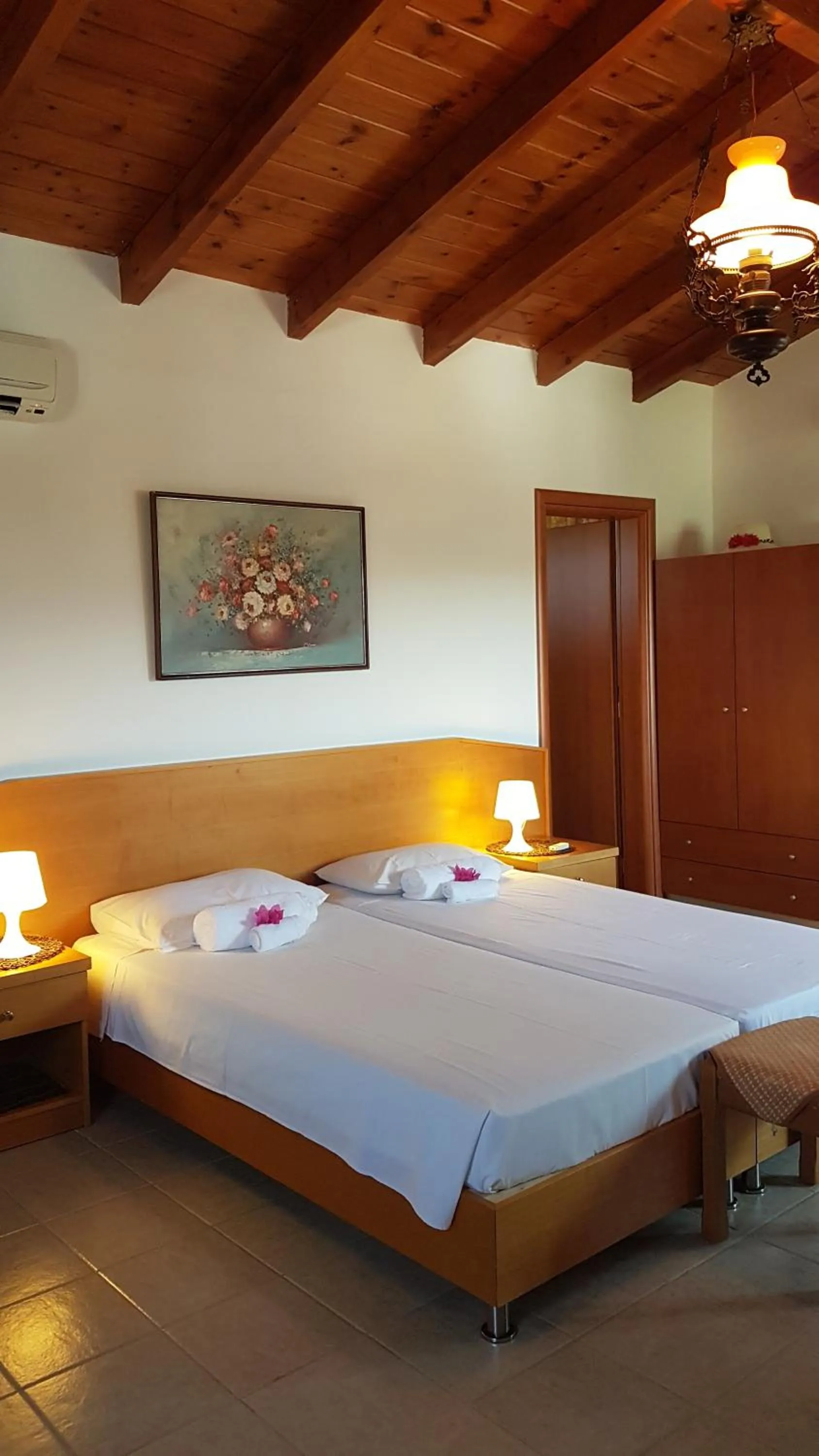 Bed in Paul's Garden Studios