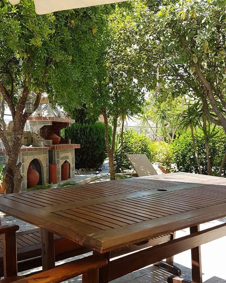 Patio in Paul's Garden Studios