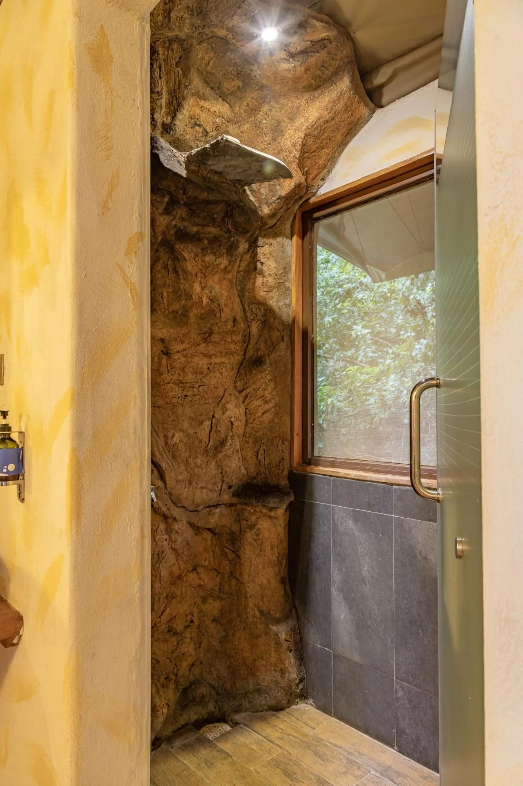 Shower in PrideInn Mara Camp & Cottages