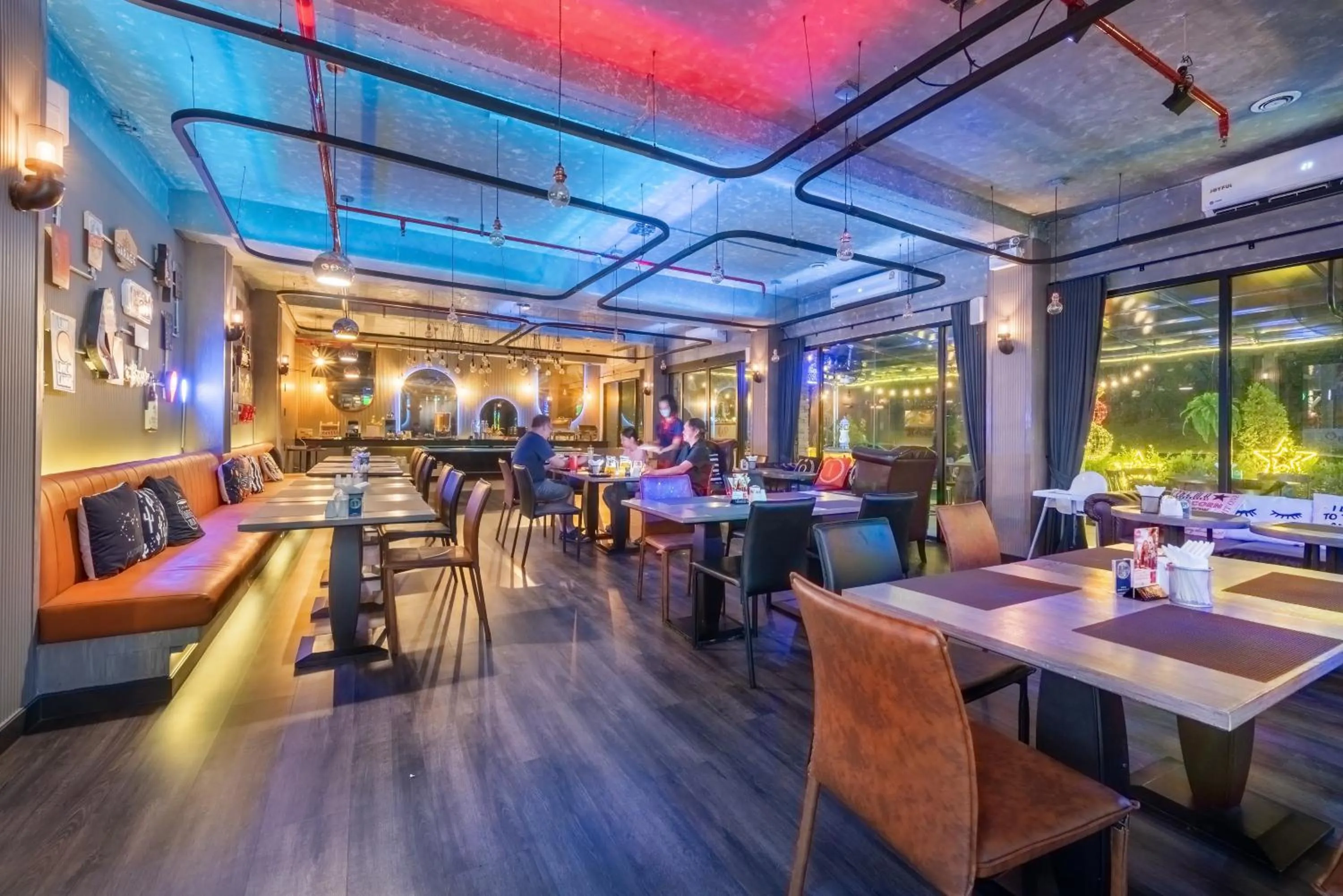 Restaurant/places to eat in Qiu Hotel Sukhumvit - BTS On Nut Station