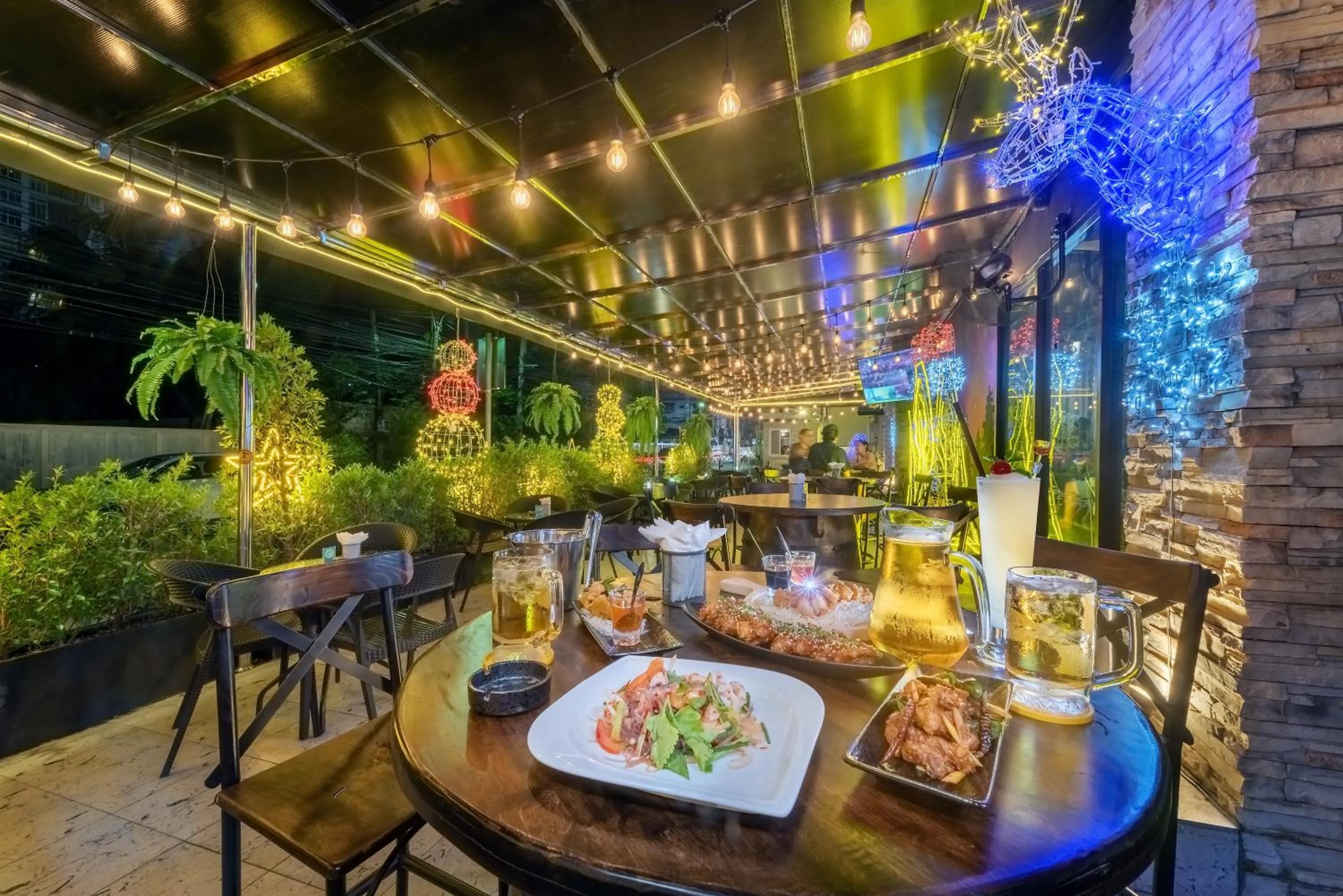 Lounge or bar in Qiu Hotel Sukhumvit - BTS On Nut Station