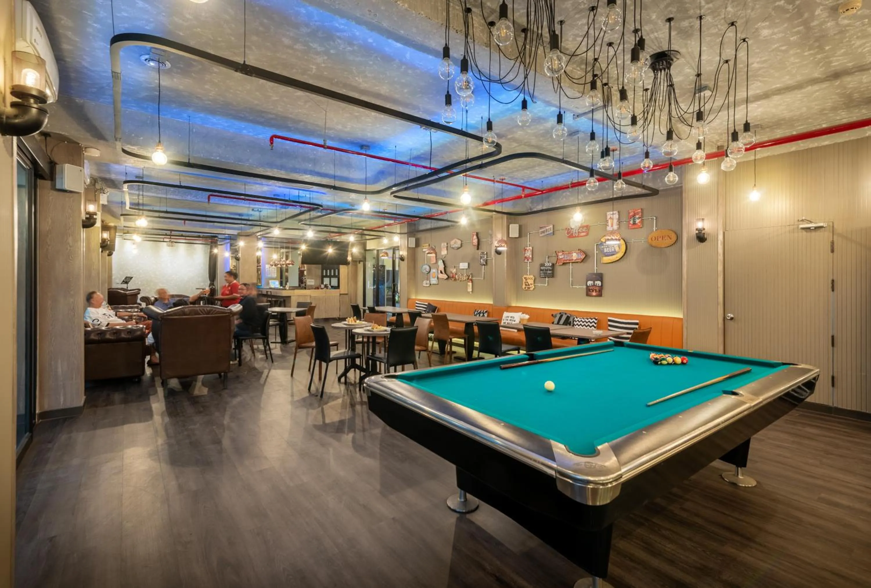 Billiard in Qiu Hotel Sukhumvit - BTS On Nut Station