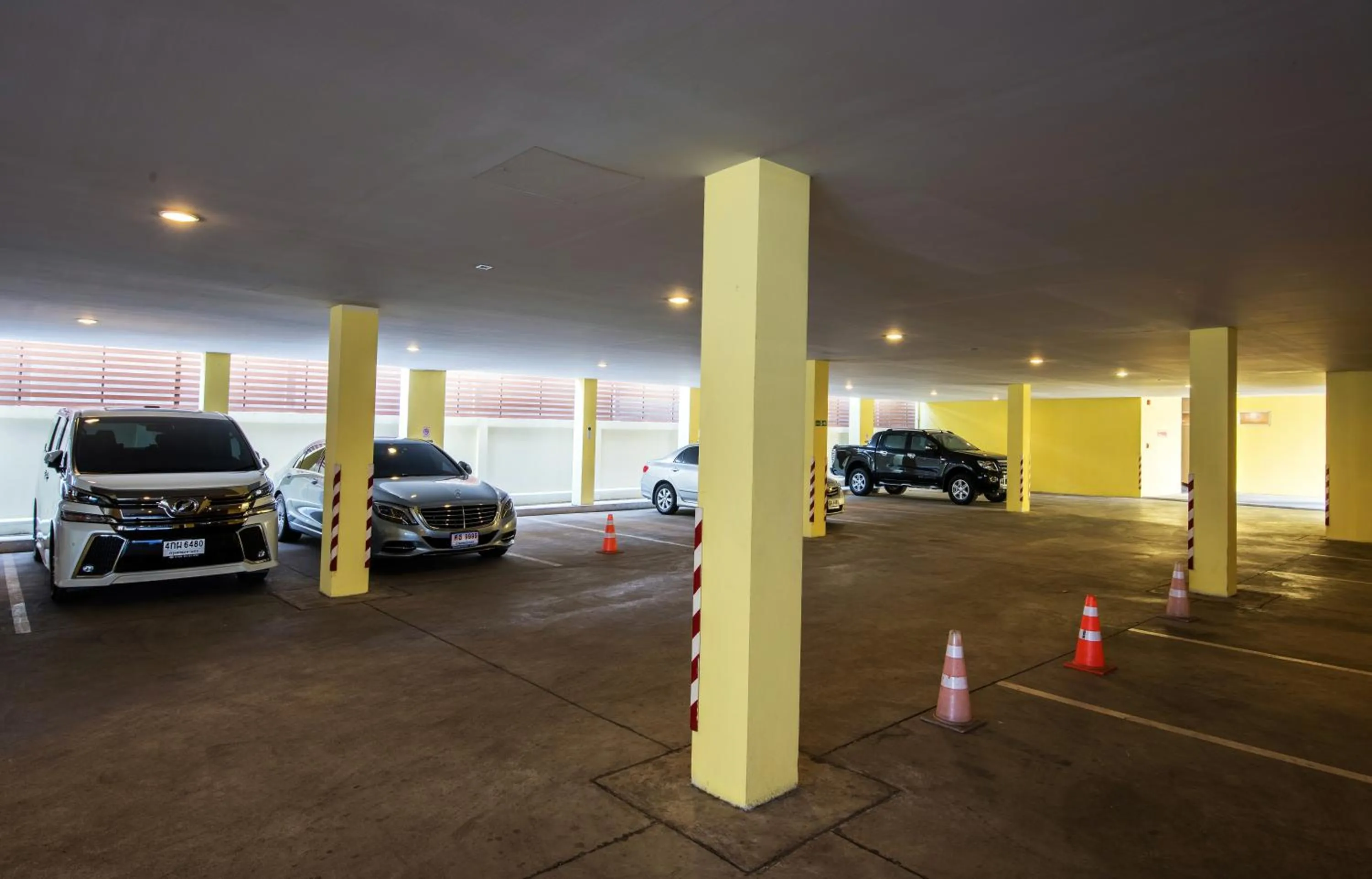 Parking in Qiu Hotel Sukhumvit - BTS On Nut Station