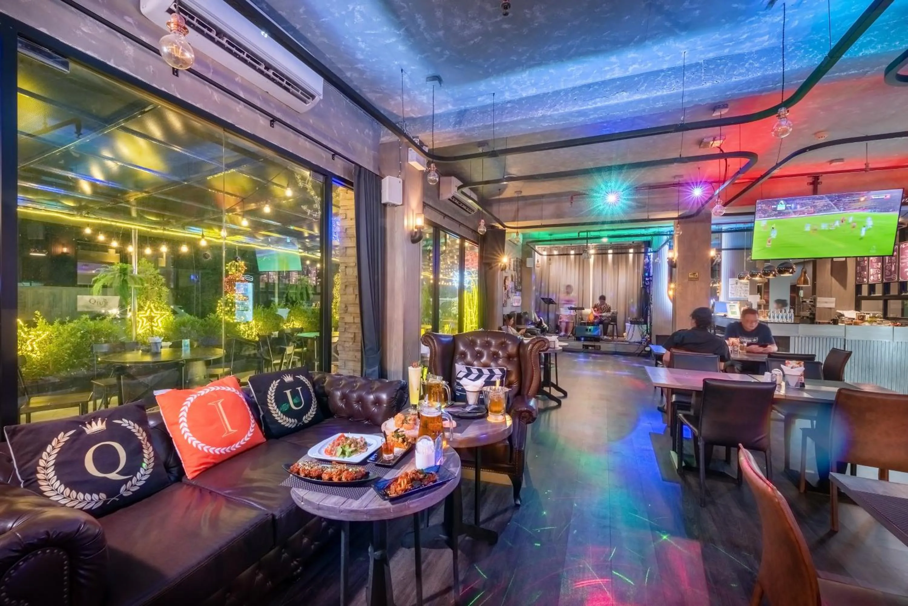 Restaurant/places to eat in Qiu Hotel Sukhumvit - BTS On Nut Station