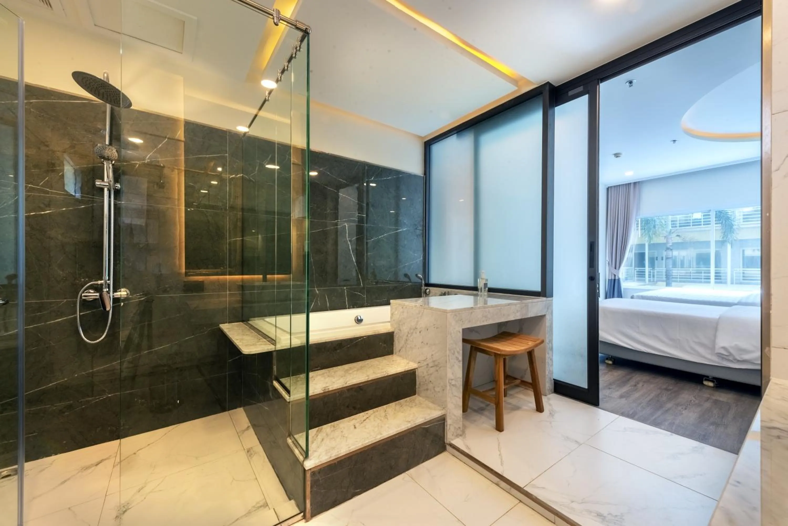 Shower in Qiu Hotel Sukhumvit - BTS On Nut Station