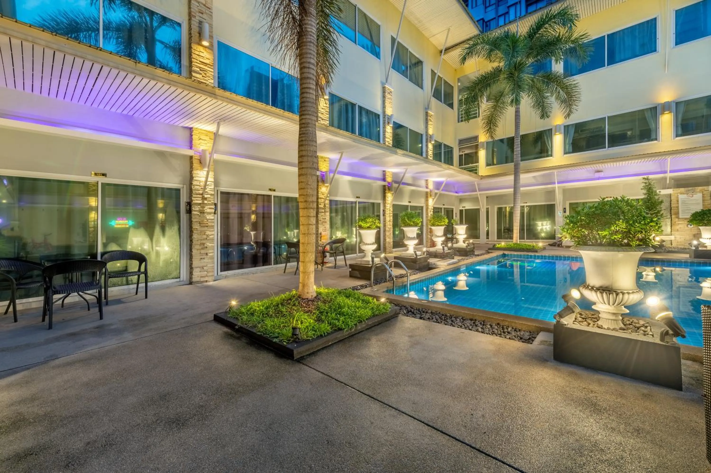 Property building in Qiu Hotel Sukhumvit - BTS On Nut Station