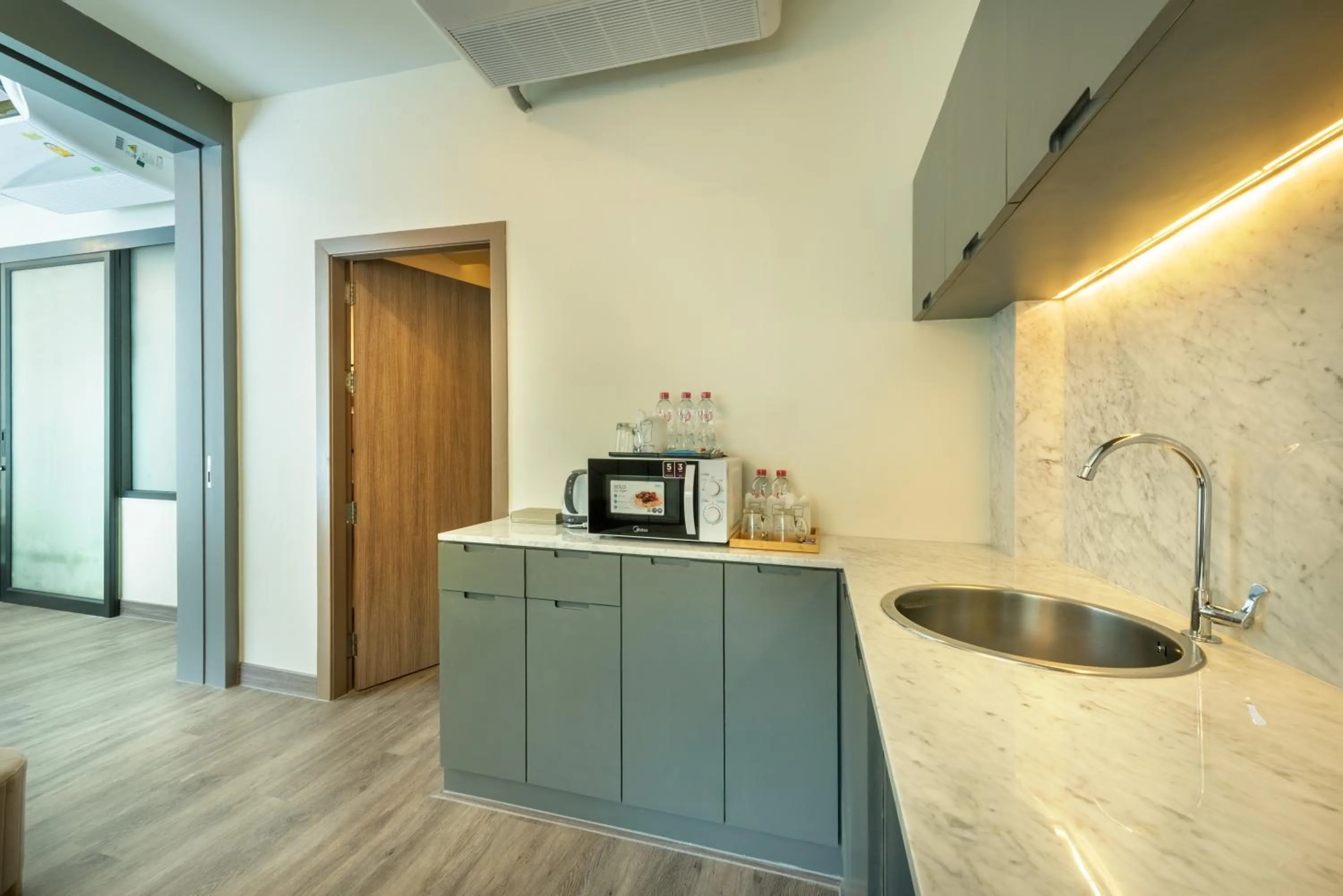 Coffee/tea facilities in Qiu Hotel Sukhumvit - BTS On Nut Station