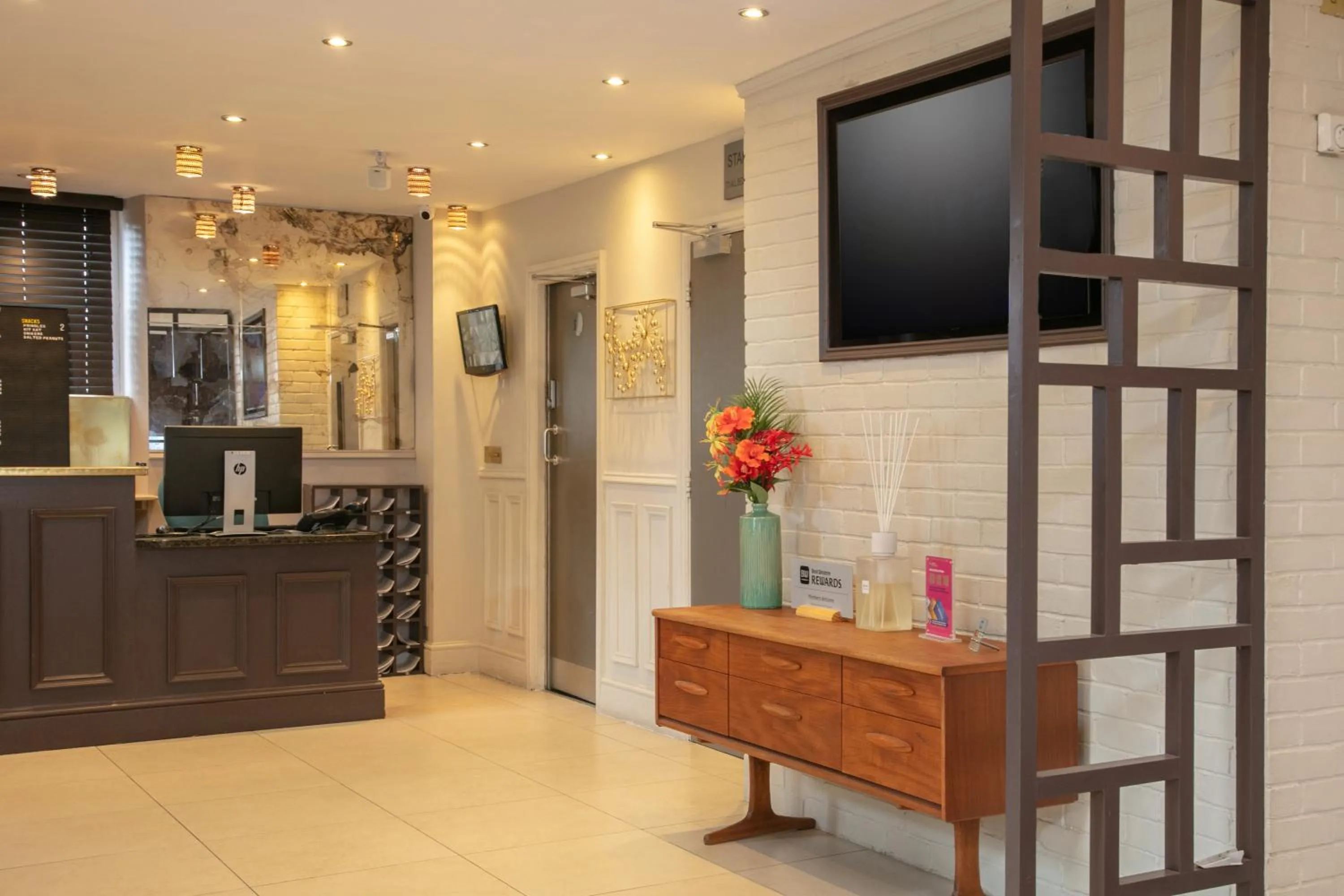 TV and multimedia in Hotel Balmoral