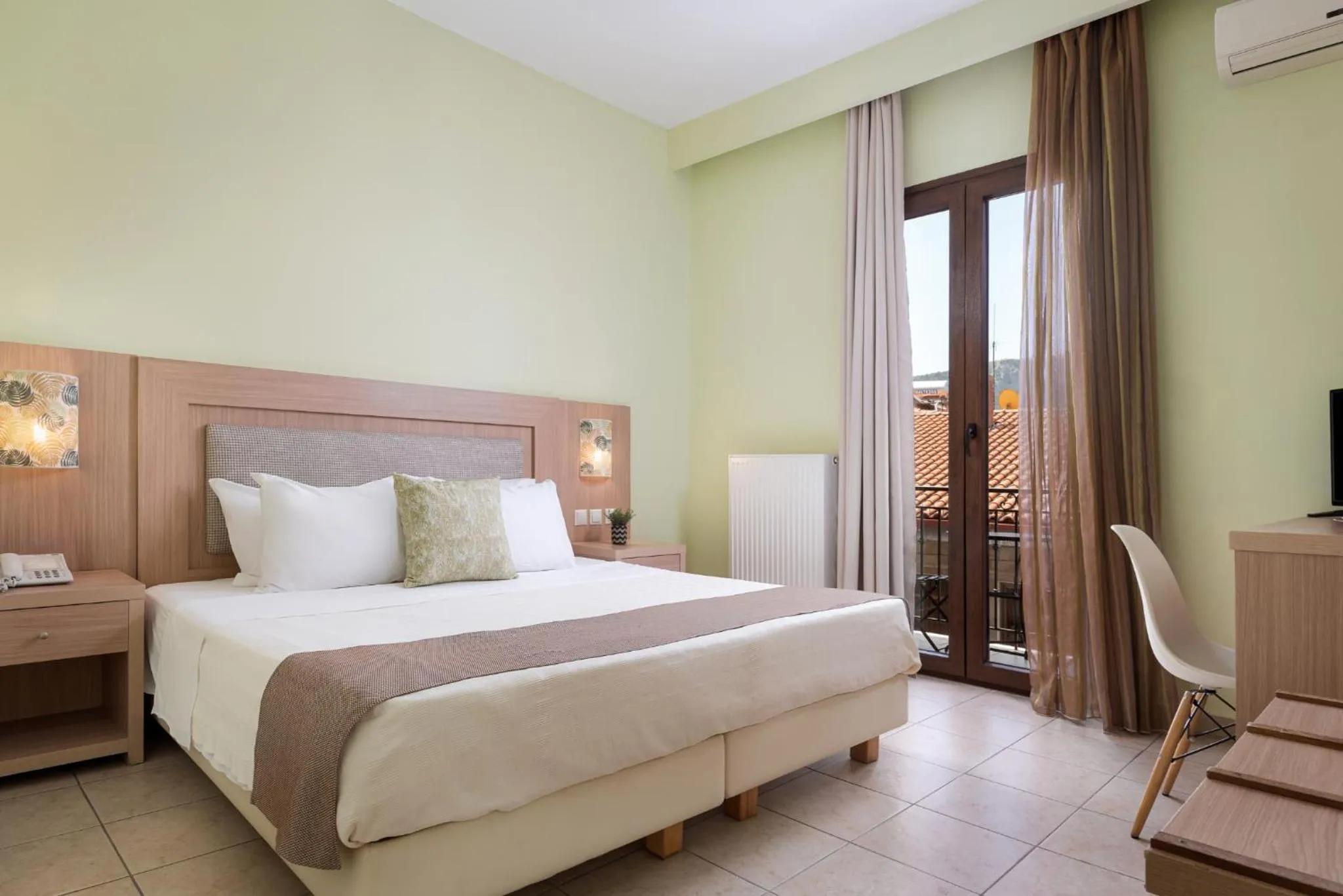 Bed in Hotel Leto Delphi