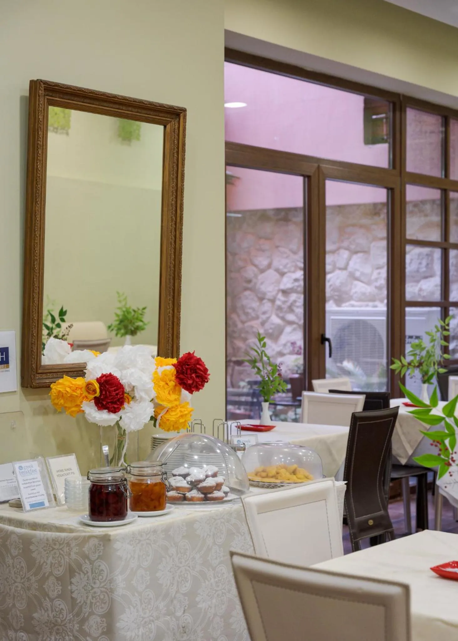 Dining area in Hotel Leto Delphi