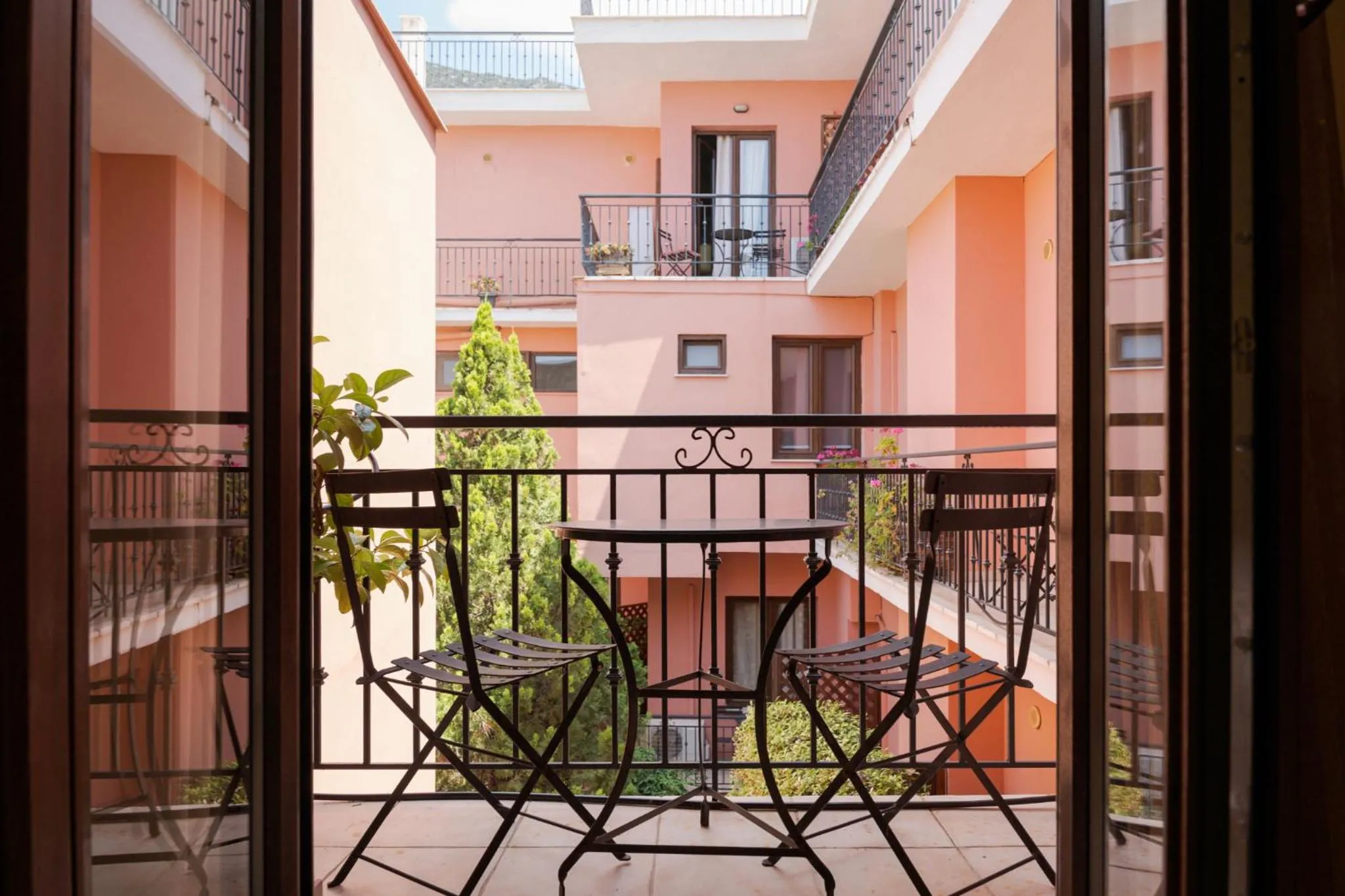 Day in Hotel Leto Delphi