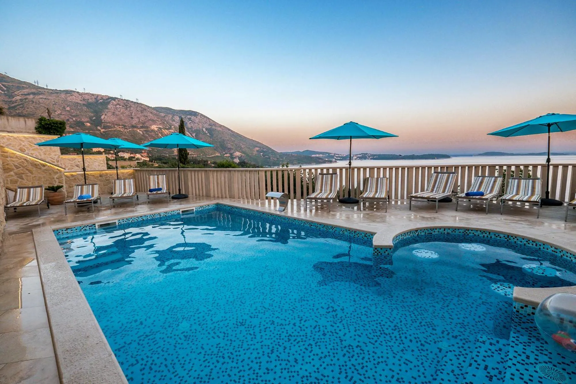 Swimming pool in Villa Sunset