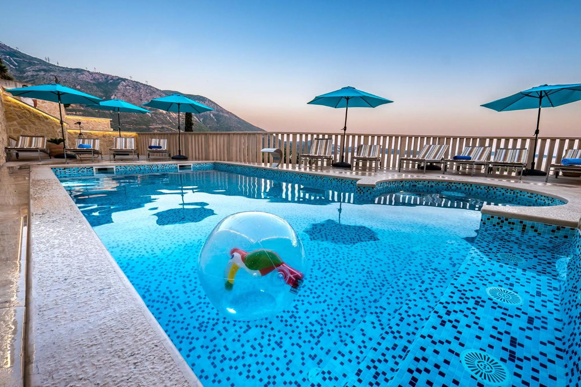 Swimming pool in Villa Sunset