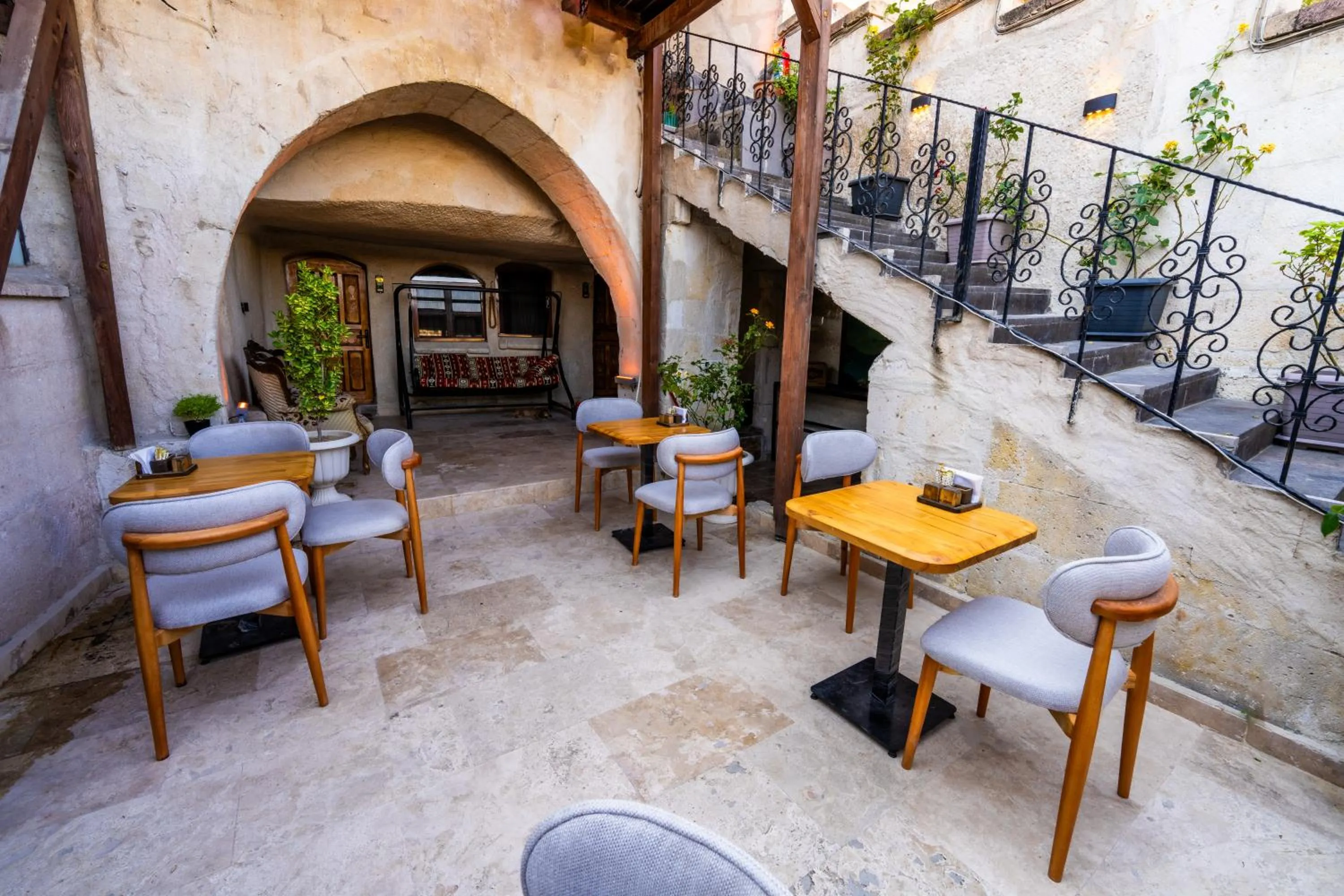 Breakfast in Sunset Cave