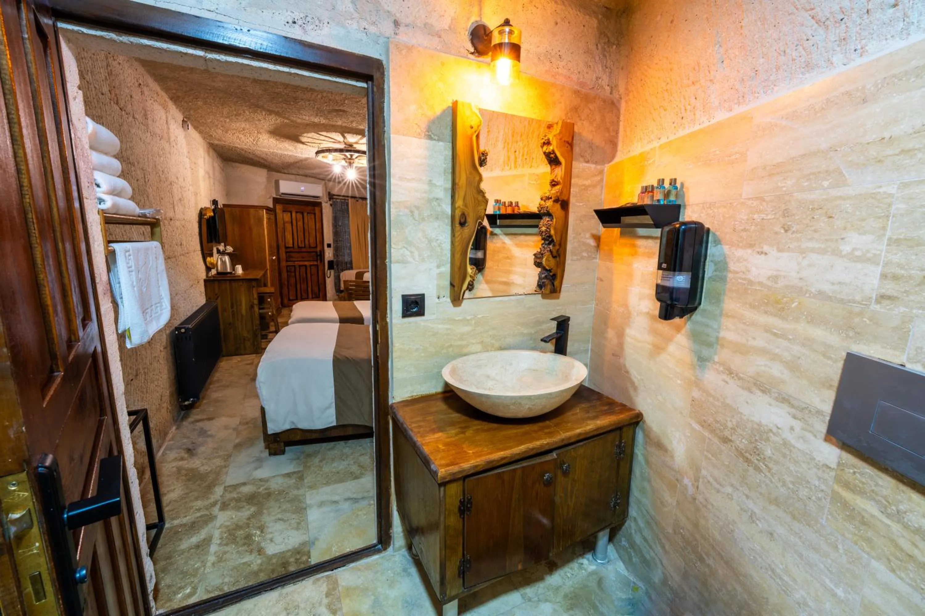 Bathroom, Bed in Sunset Cave