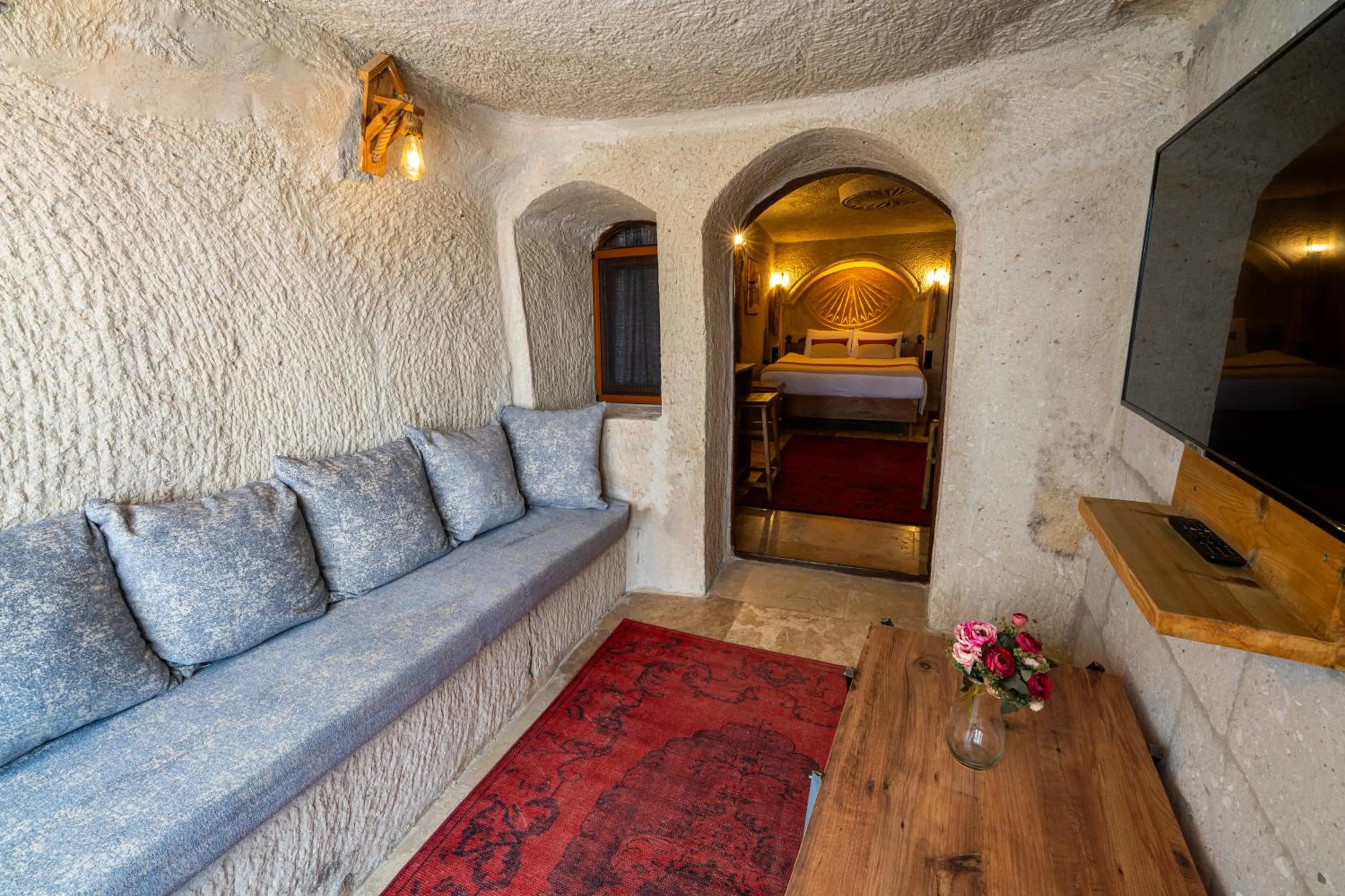 Facade/entrance, Bed in Sunset Cave