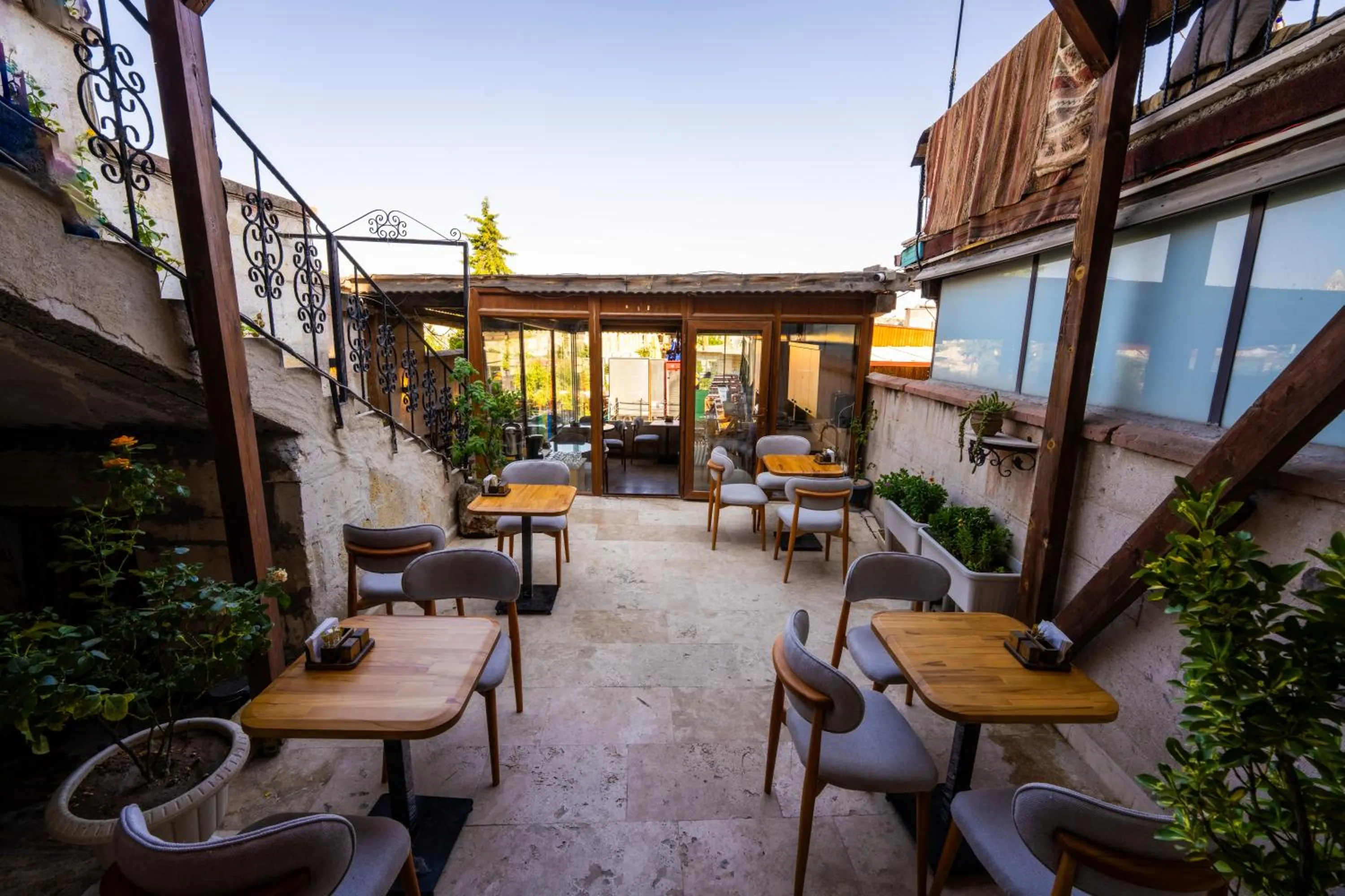 Breakfast in Sunset Cave