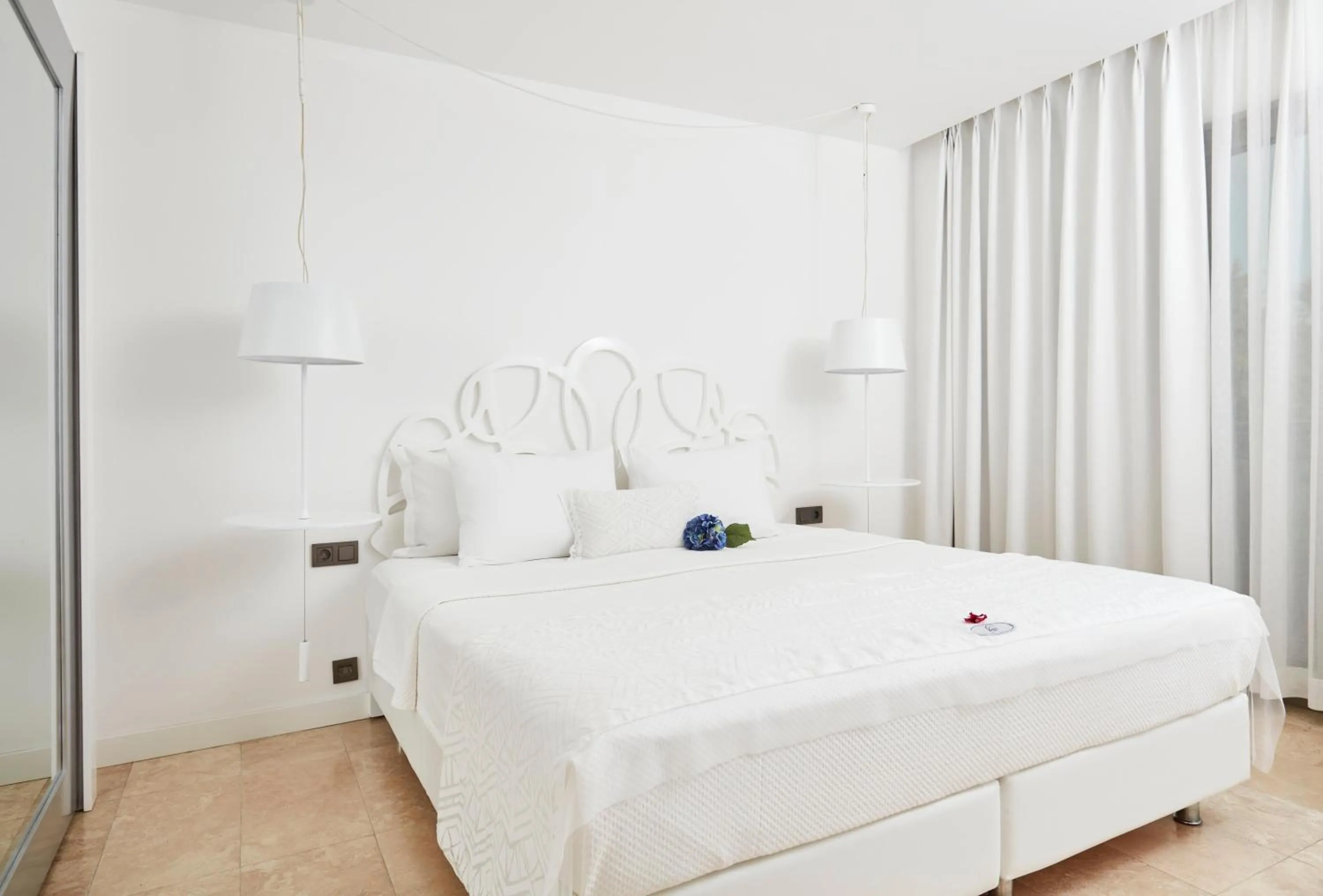 Photo of the whole room, Bed in Flow Datca Surf & Beach Hotel