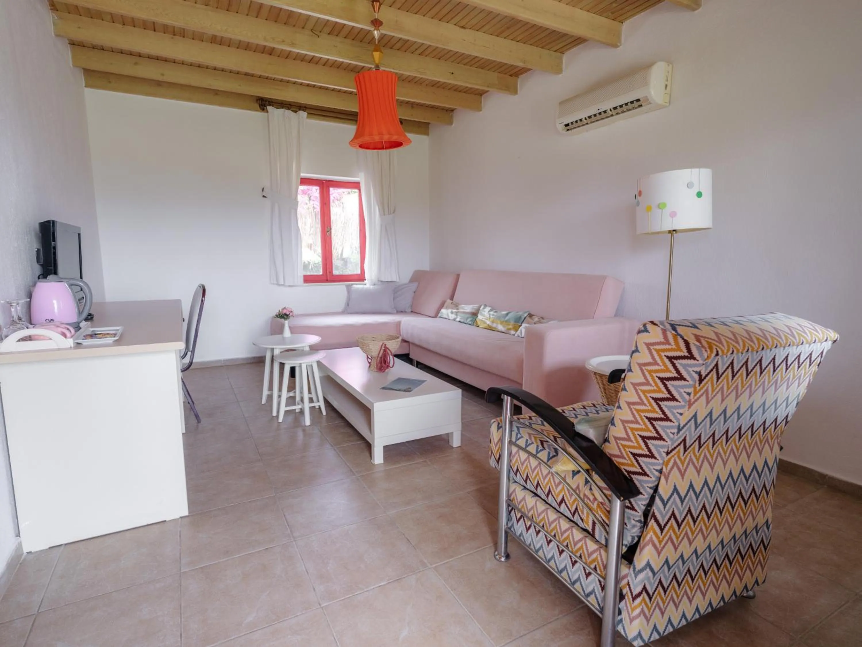 Photo of the whole room in Flow Datca Surf & Beach Hotel