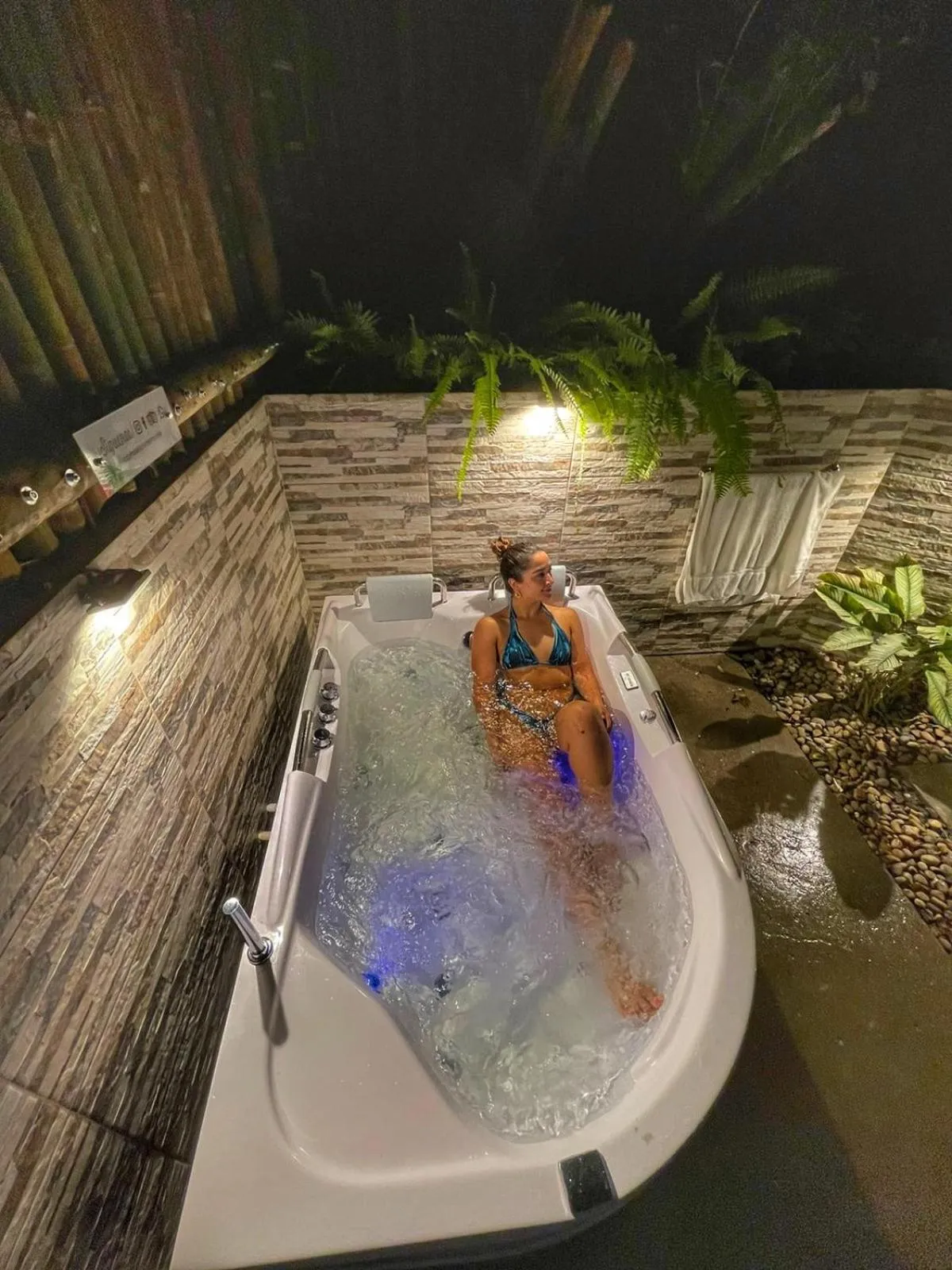 People in Ecohotel Piedemonte