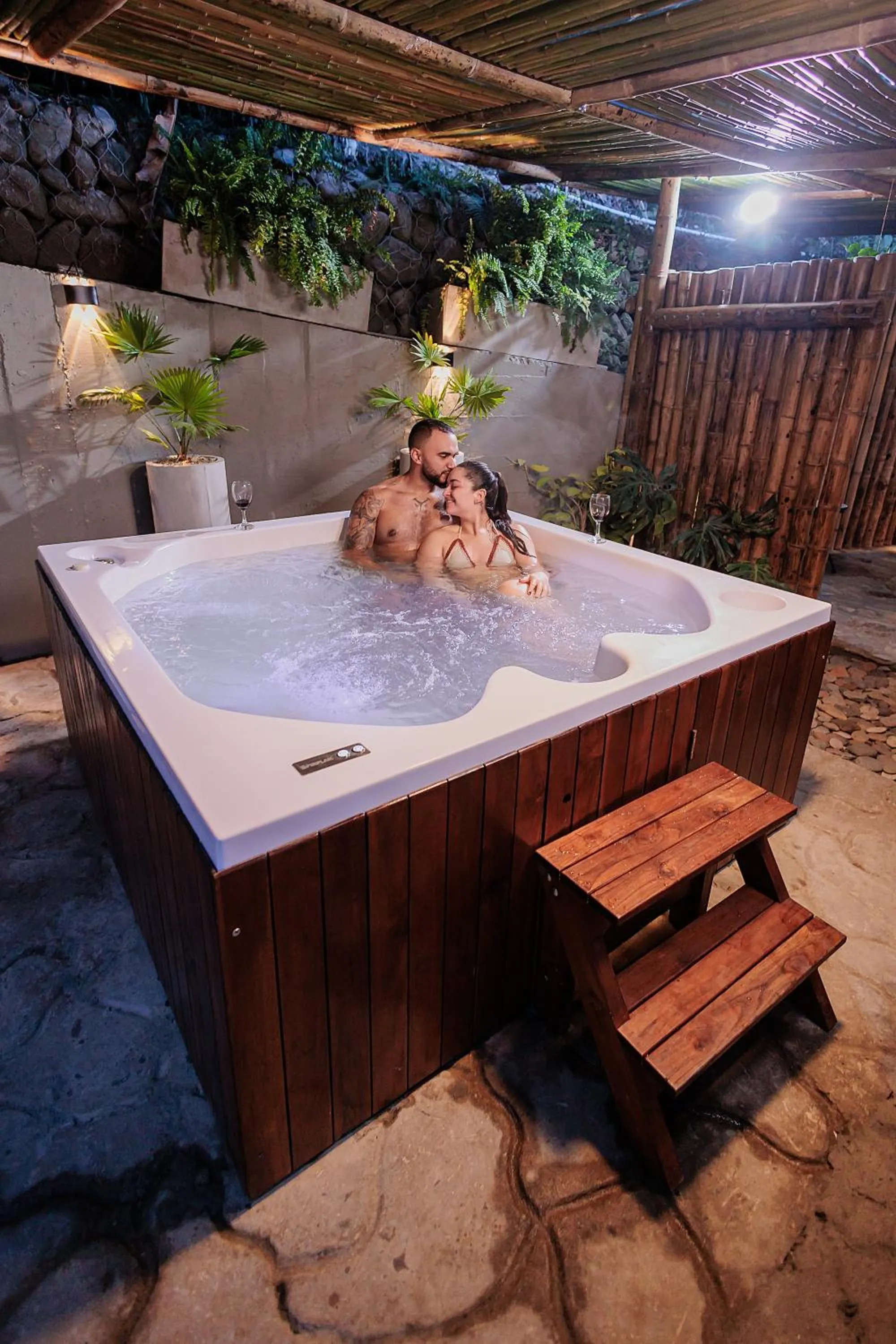 Hot Tub in Ecohotel Piedemonte